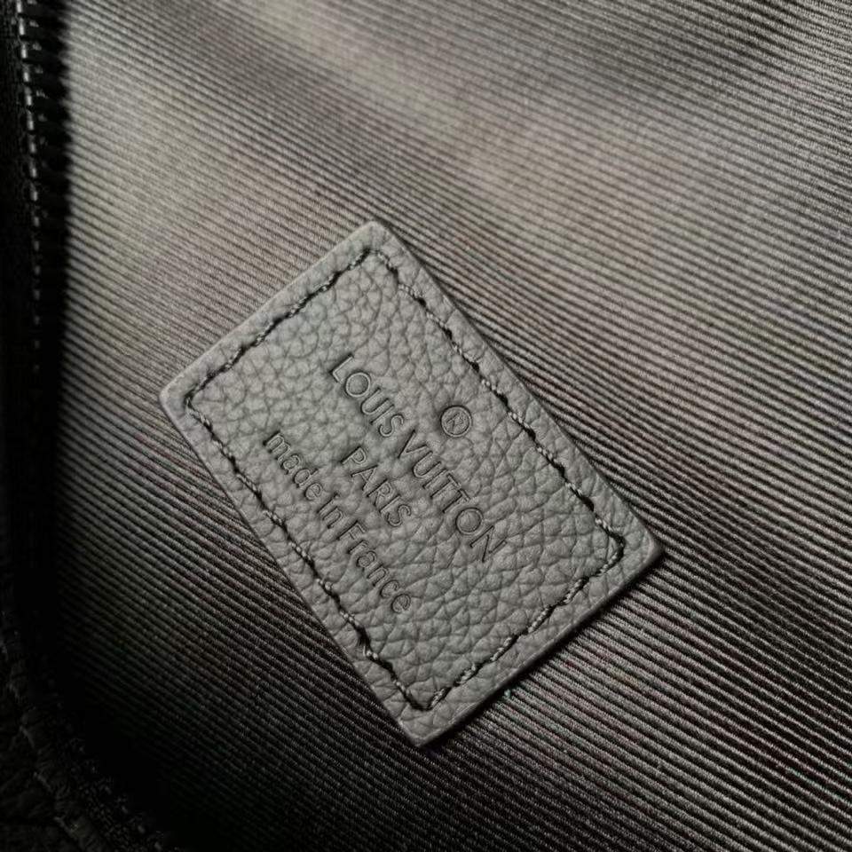 Luxury Replica Louis Vuitton Discovery PM Bumbag - Image 9