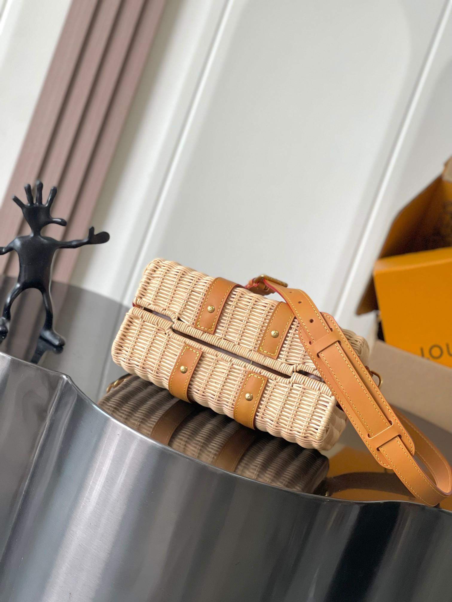 Shop Louis Vuitton Keepall Bandoulière 25 Replica Bag - Image 4