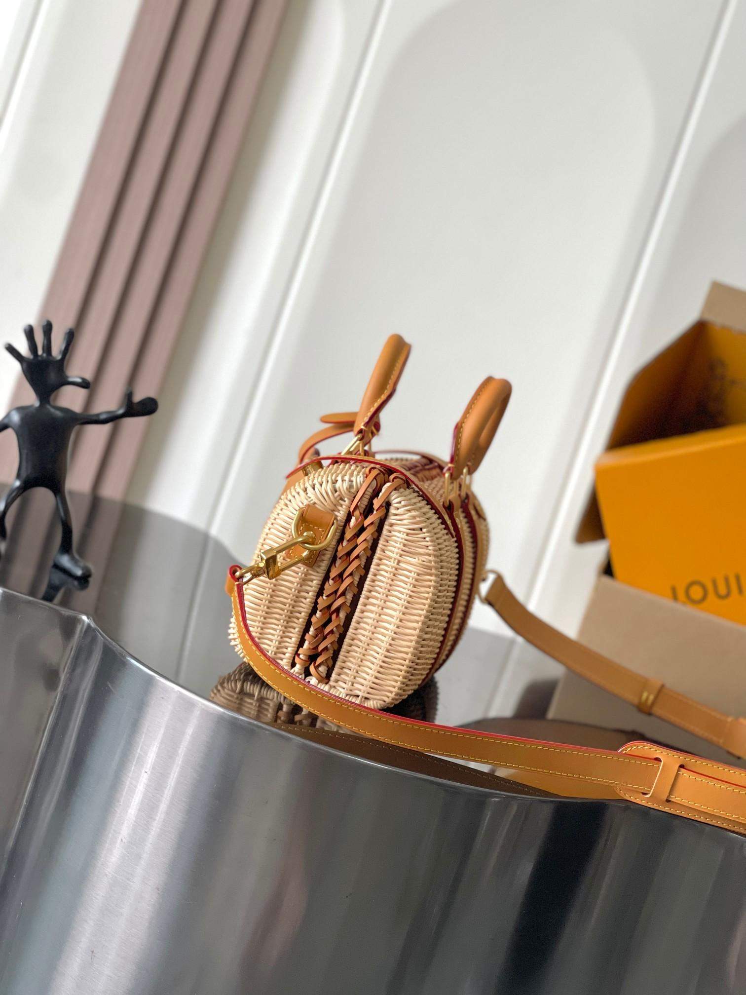 Shop Louis Vuitton Keepall Bandoulière 25 Replica Bag - Image 3