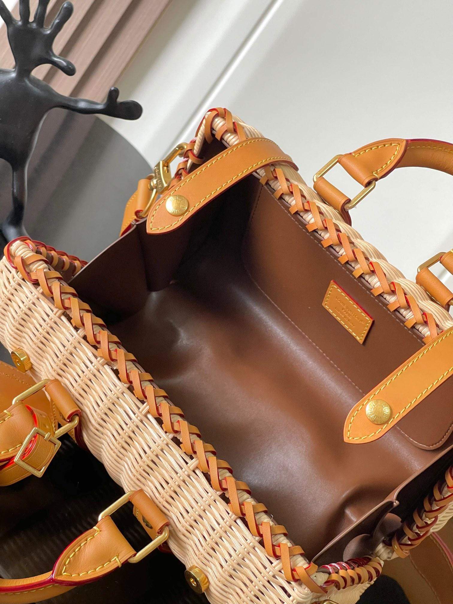 Shop Louis Vuitton Keepall Bandoulière 25 Replica Bag - Image 5