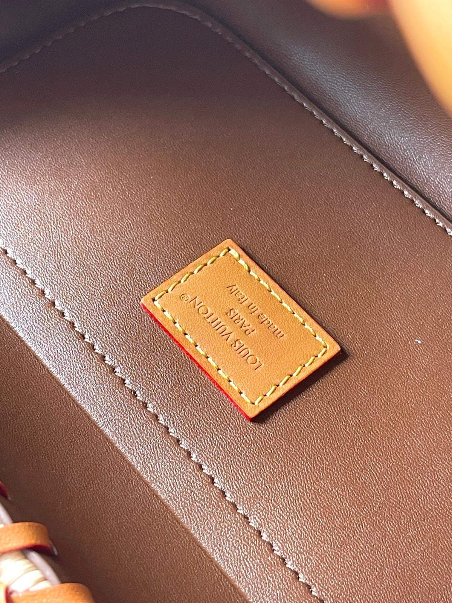 Shop Louis Vuitton Keepall Bandoulière 25 Replica Bag - Image 9