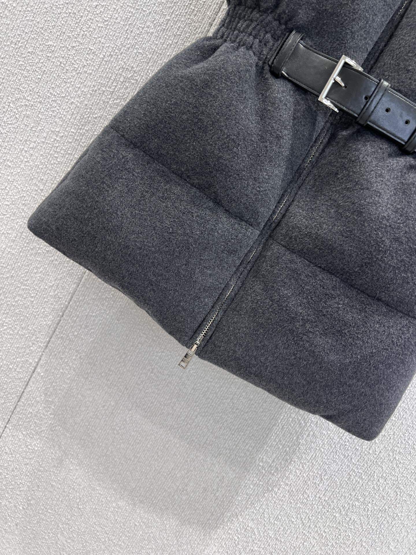 Luxury Replica Prada Flannel Down Vest - Image 7