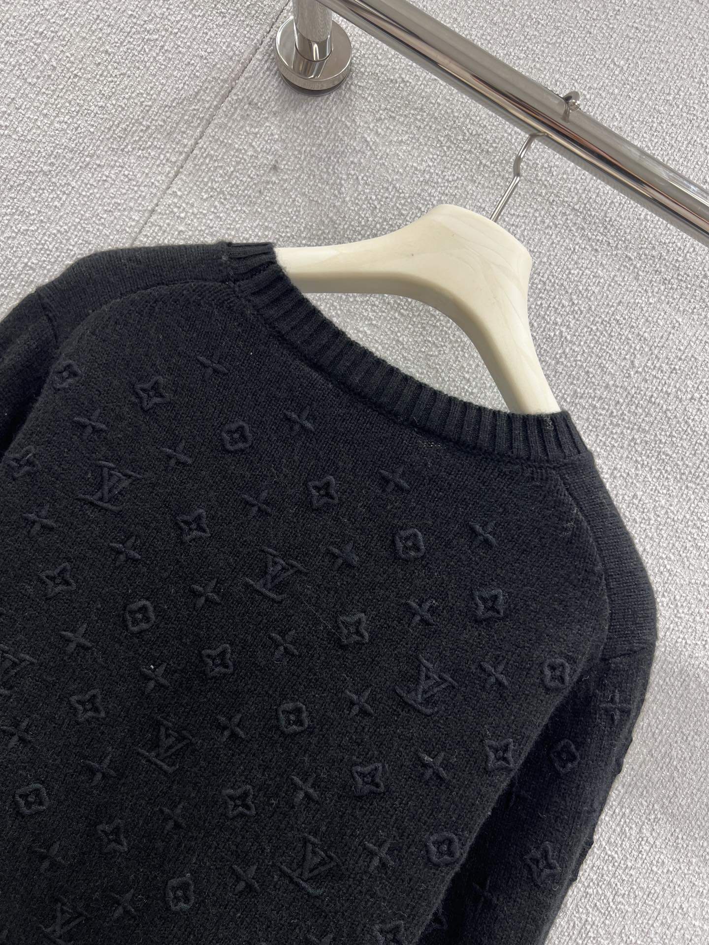 Copy Louis Vuitton Monogram Cashmere Replica Pullover - Image 4