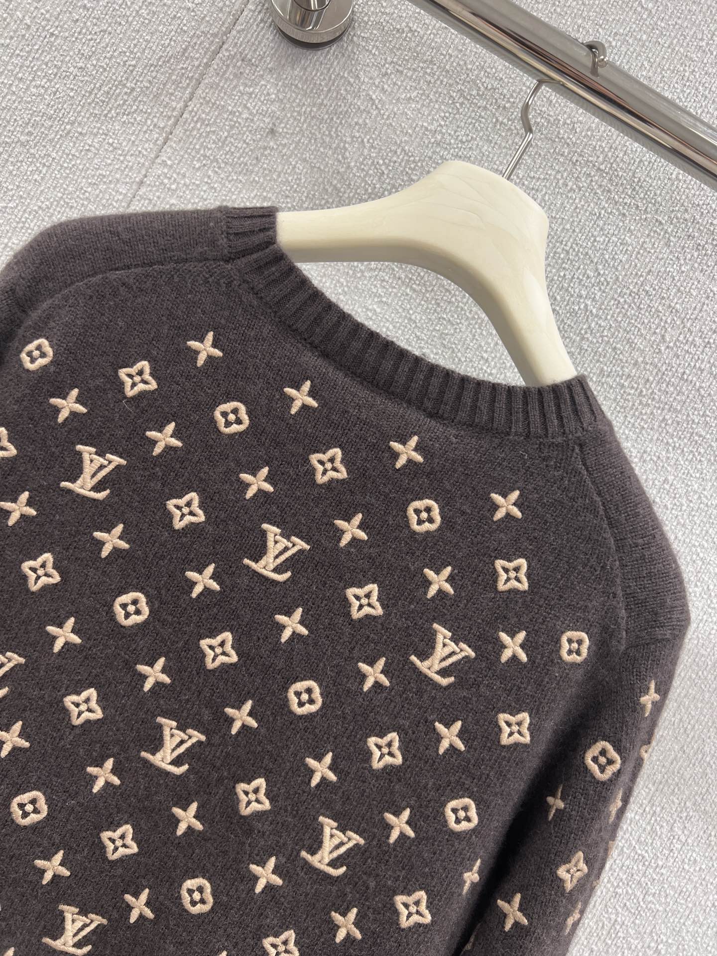 Finest Louis Vuitton 3D Monogram Replica Knit Pullover - Image 4
