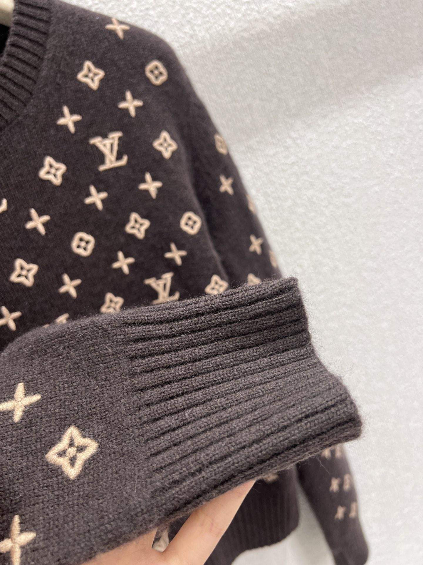 Finest Louis Vuitton 3D Monogram Replica Knit Pullover - Image 6