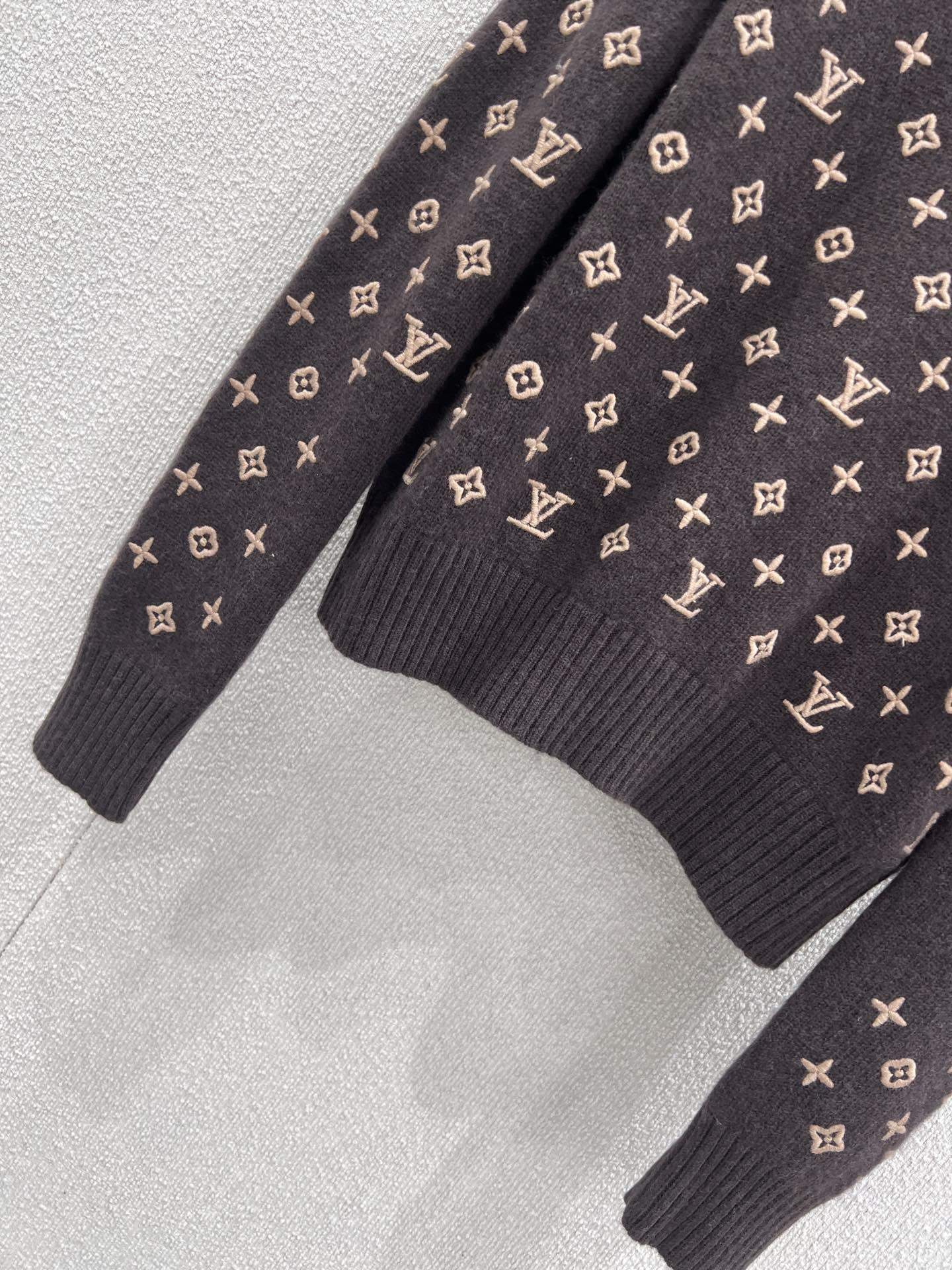 Finest Louis Vuitton 3D Monogram Replica Knit Pullover - Image 5