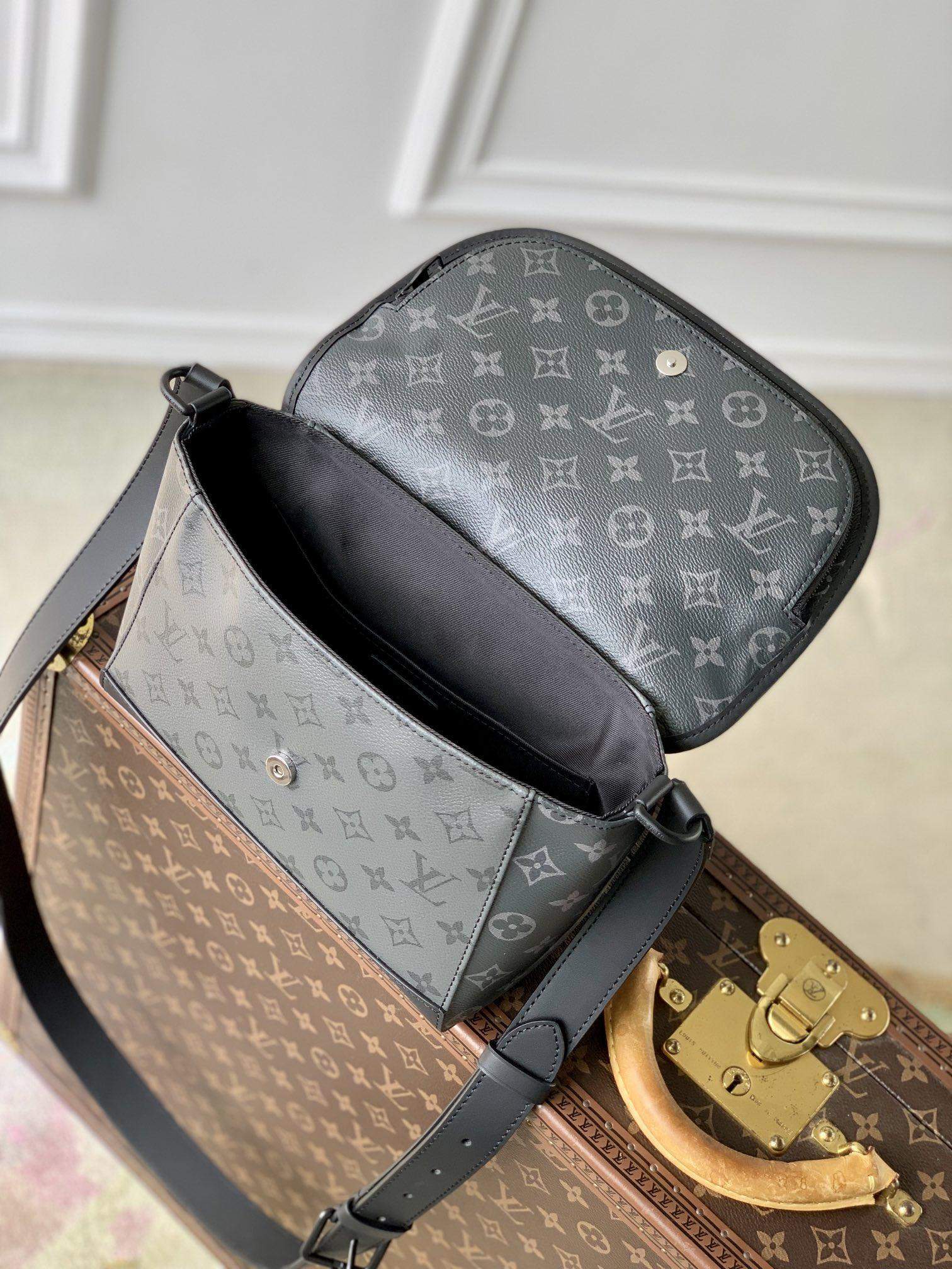 Deluxe Louis Vuitton Pulse Replica Messenger - Image 5