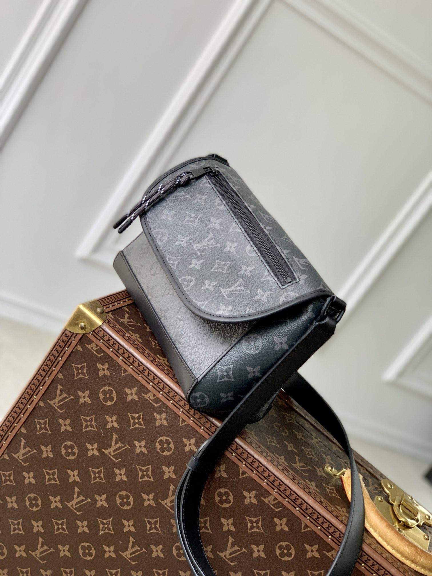 Deluxe Louis Vuitton Pulse Replica Messenger - Image 3