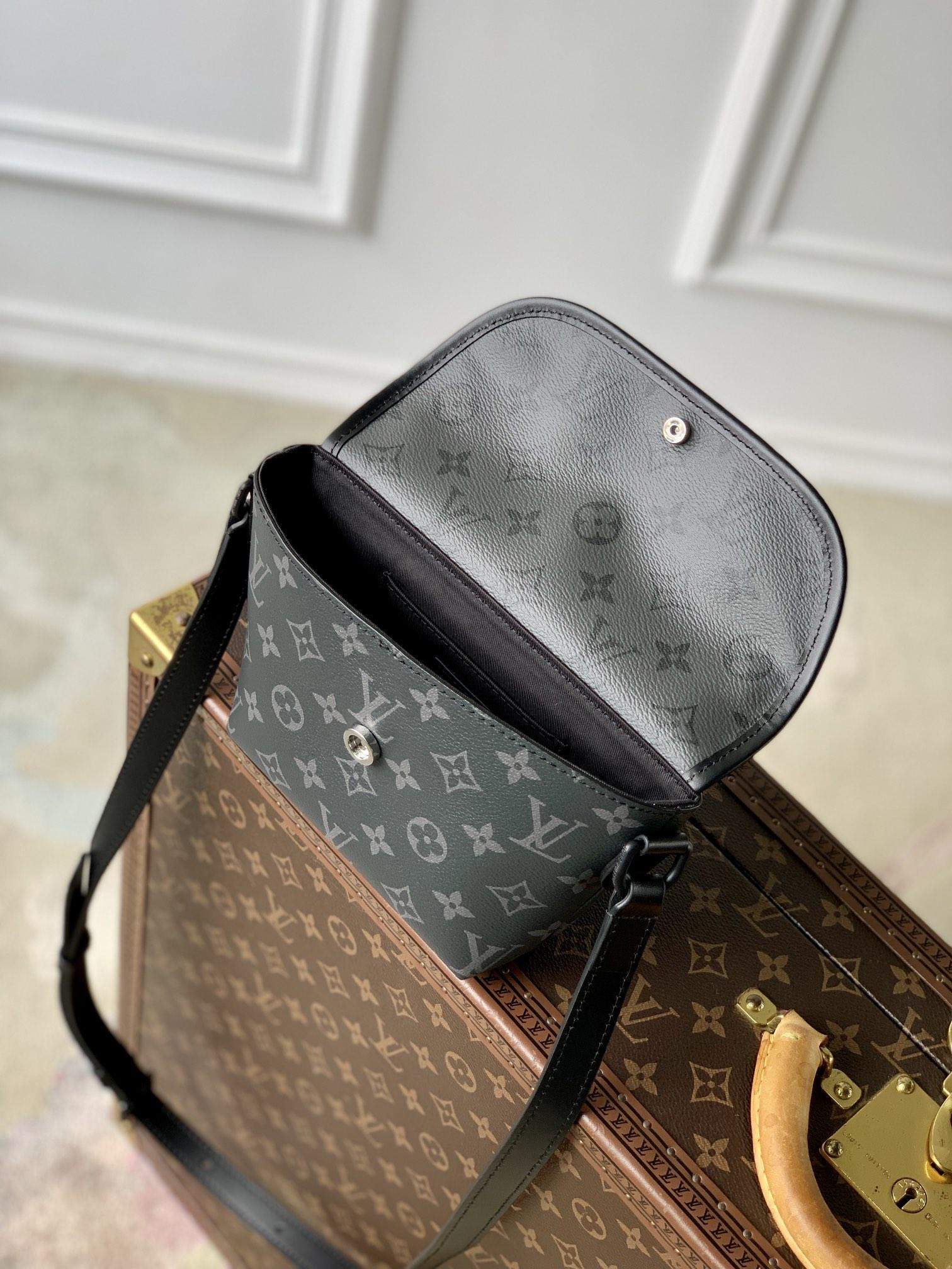 Finest Louis Vuitton Pulse Wearable Replica Wallet - Image 5