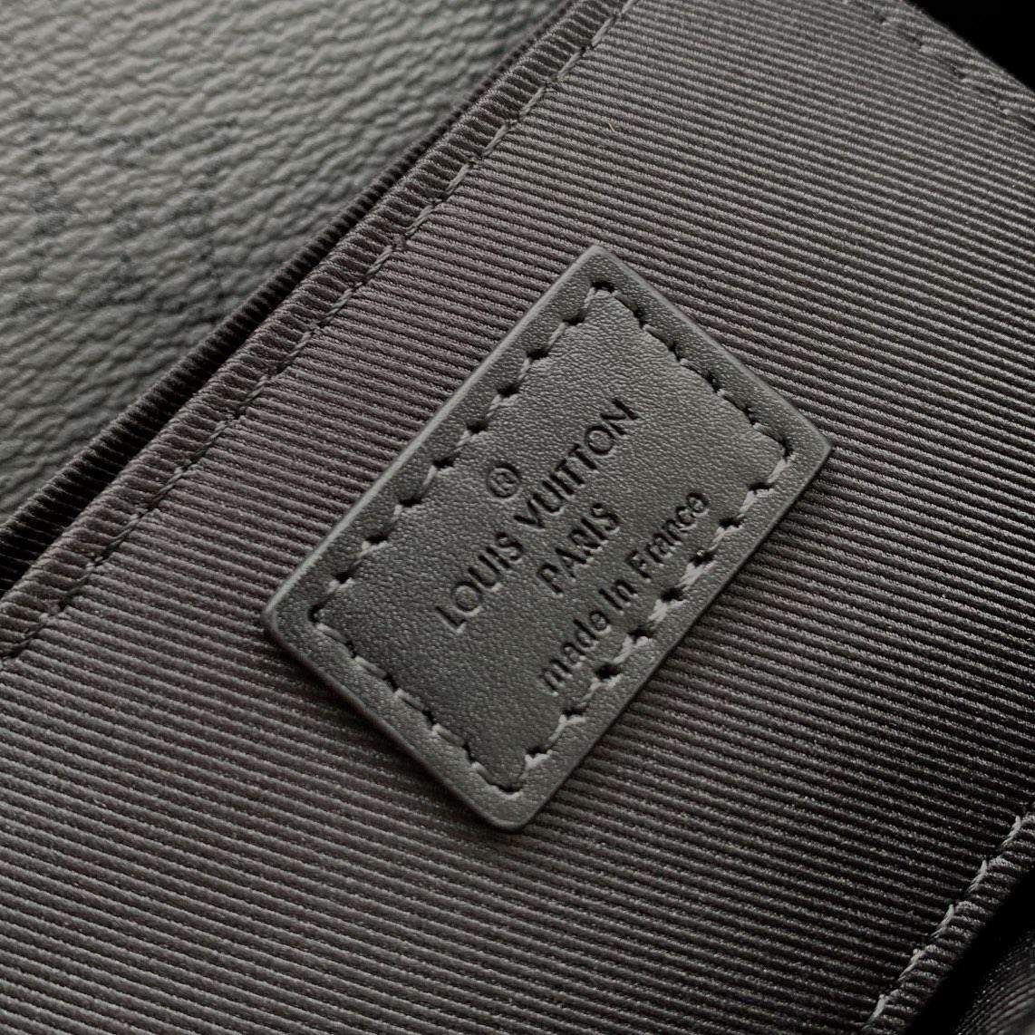 Finest Louis Vuitton Pulse Wearable Replica Wallet - Image 9