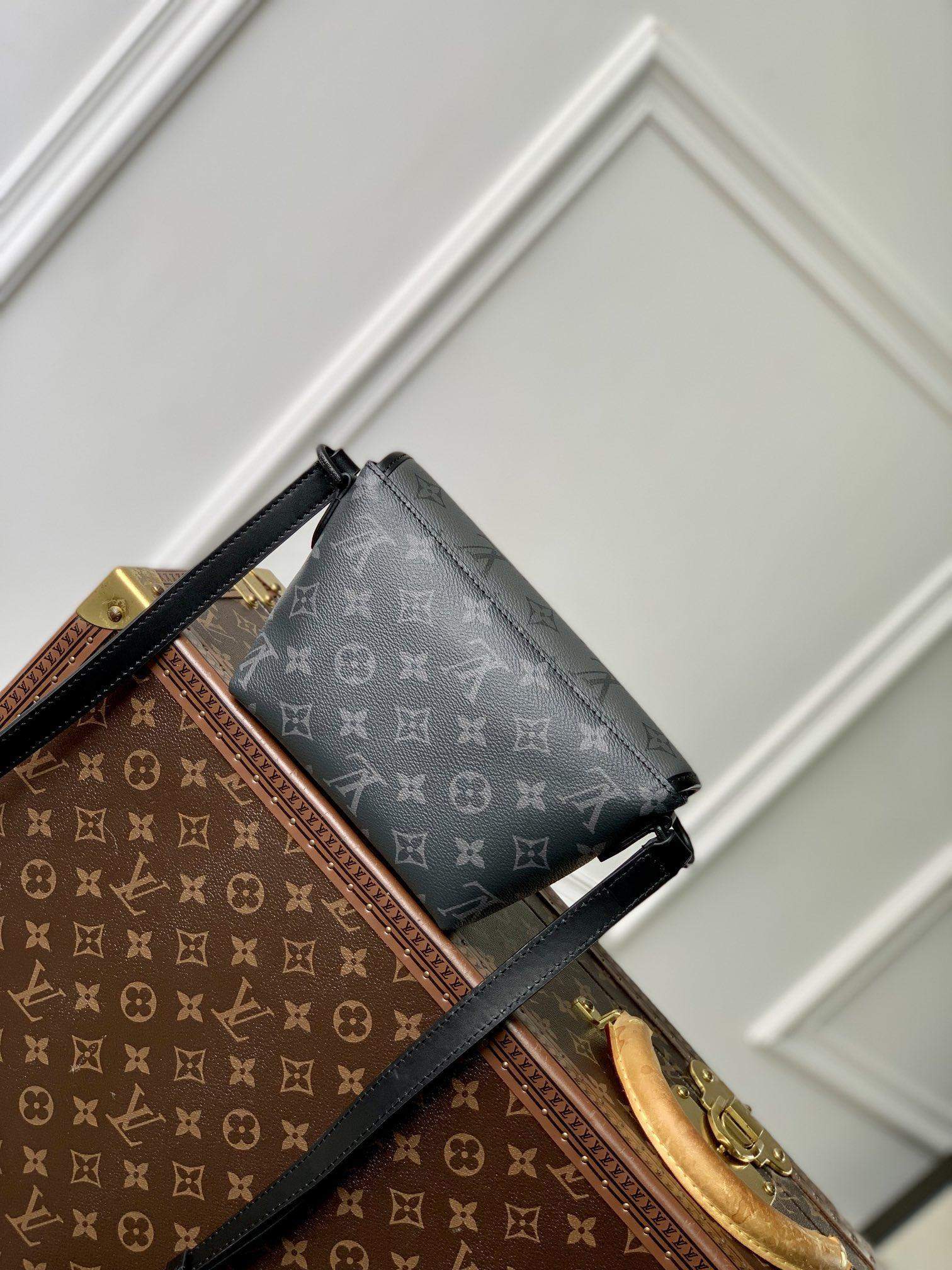Finest Louis Vuitton Pulse Wearable Replica Wallet - Image 2