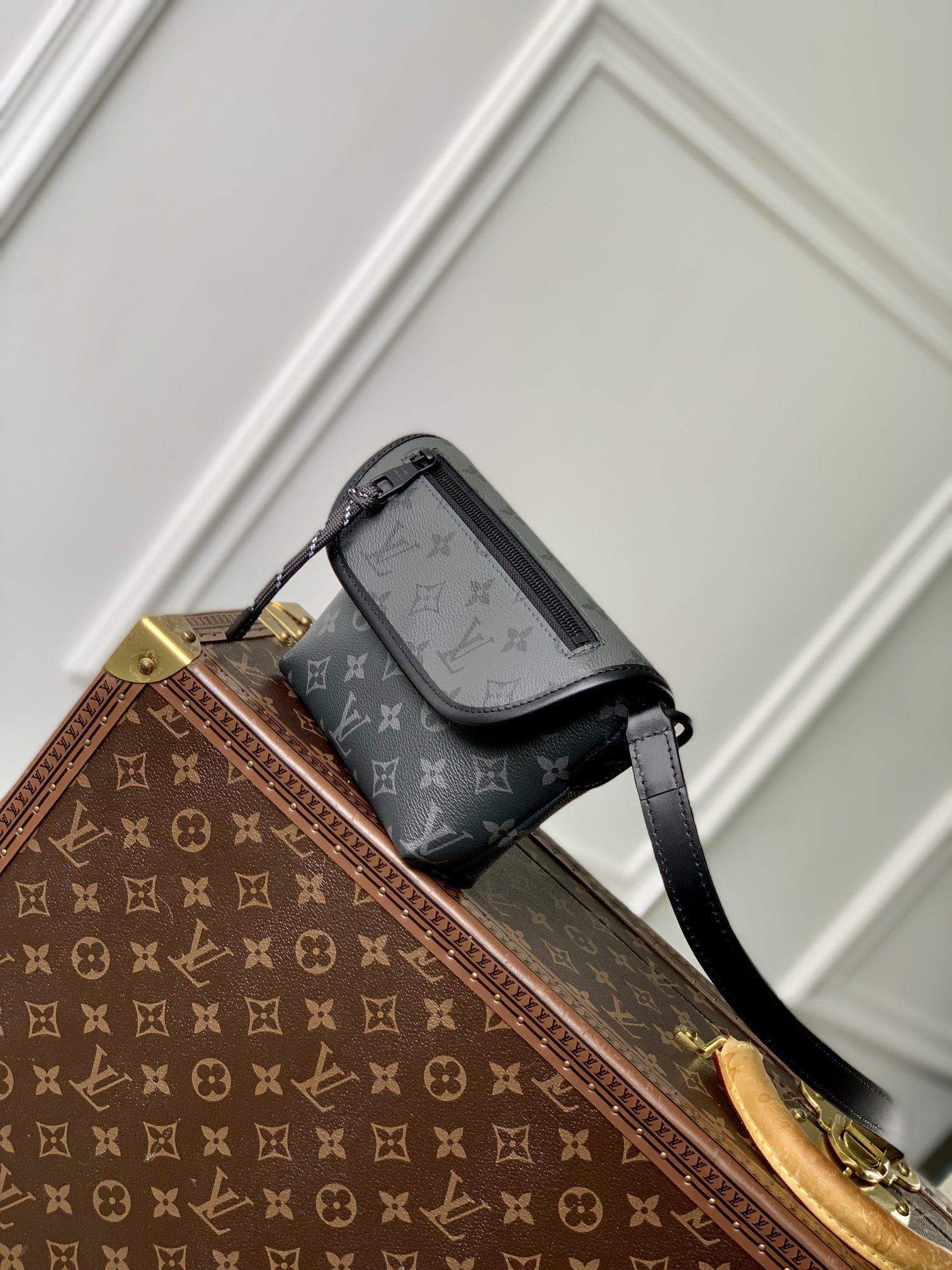 Finest Louis Vuitton Pulse Wearable Replica Wallet - Image 3