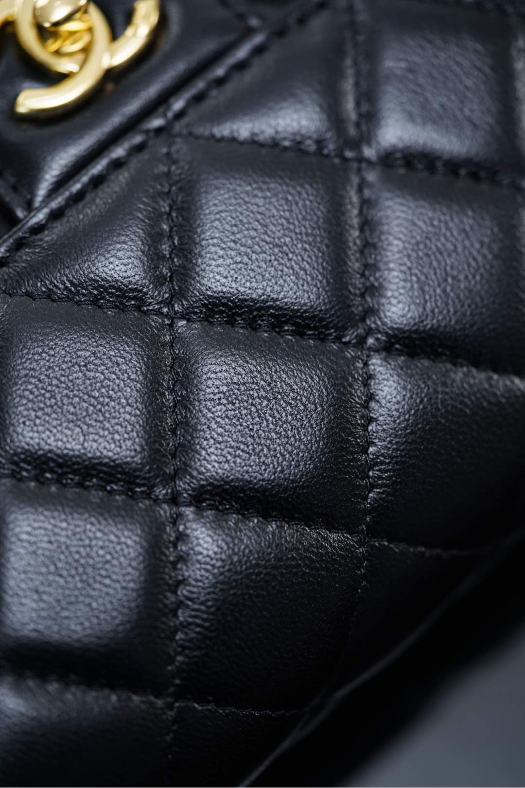 Original Inspired Shiny Lambskin Replica Wallet On Chain - Image 26