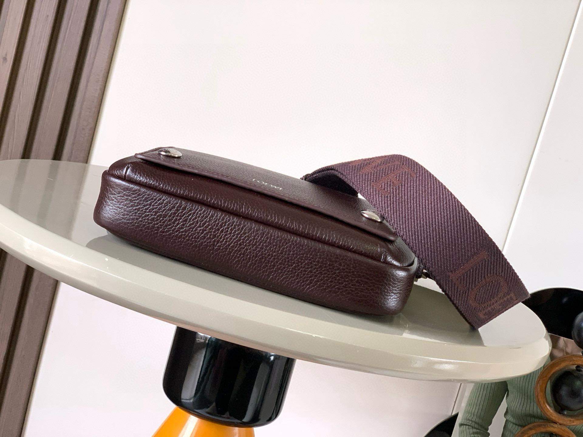 Supreme Loewe Small Pebble Replica Messenger Bag In Supple Grained Calfskin - Image 4