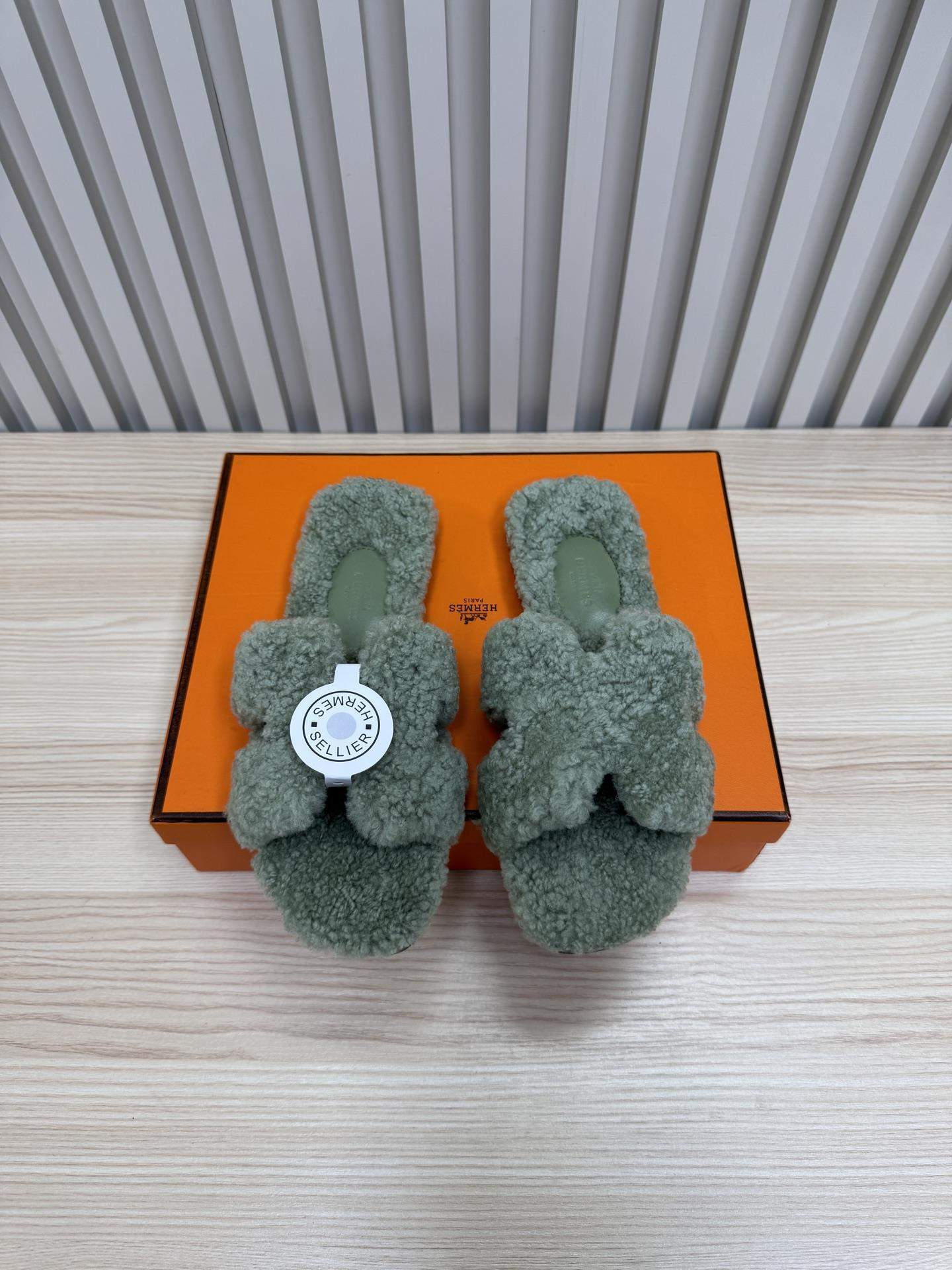 Deluxe Hermès Oran Shearling Replica Slide