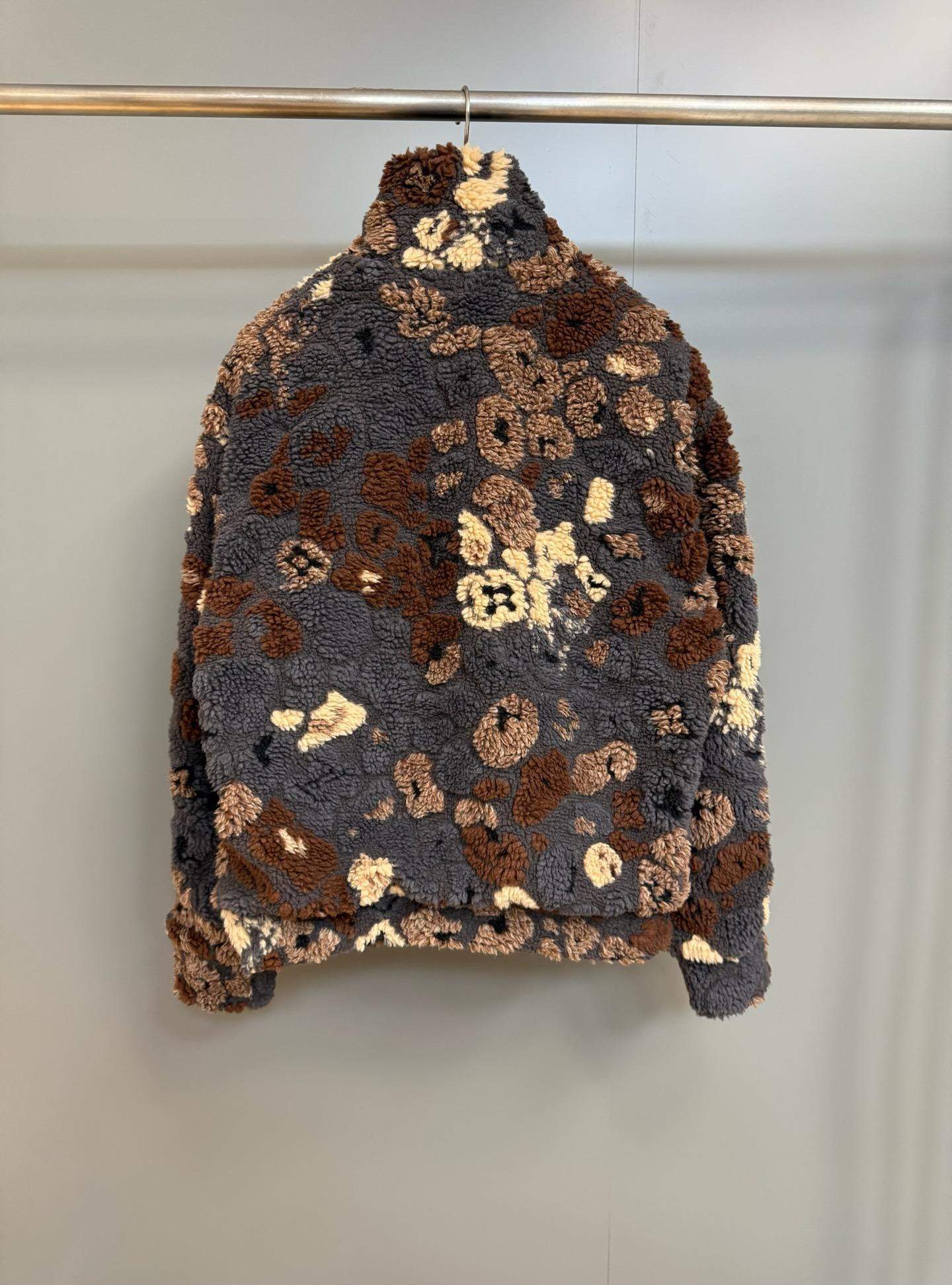 Deluxe Louis Vuitton Reversible Fleece Replica Blouson - Image 3