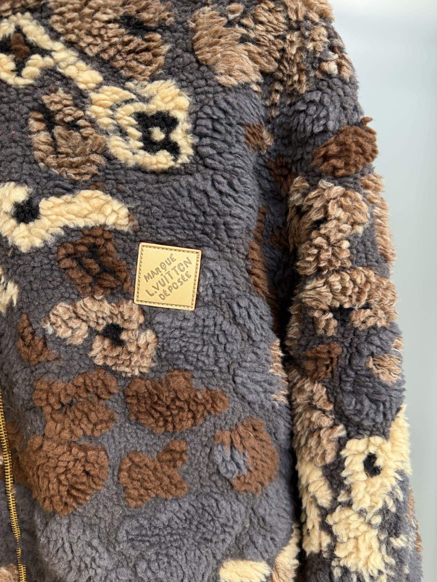 Deluxe Louis Vuitton Reversible Fleece Replica Blouson - Image 6