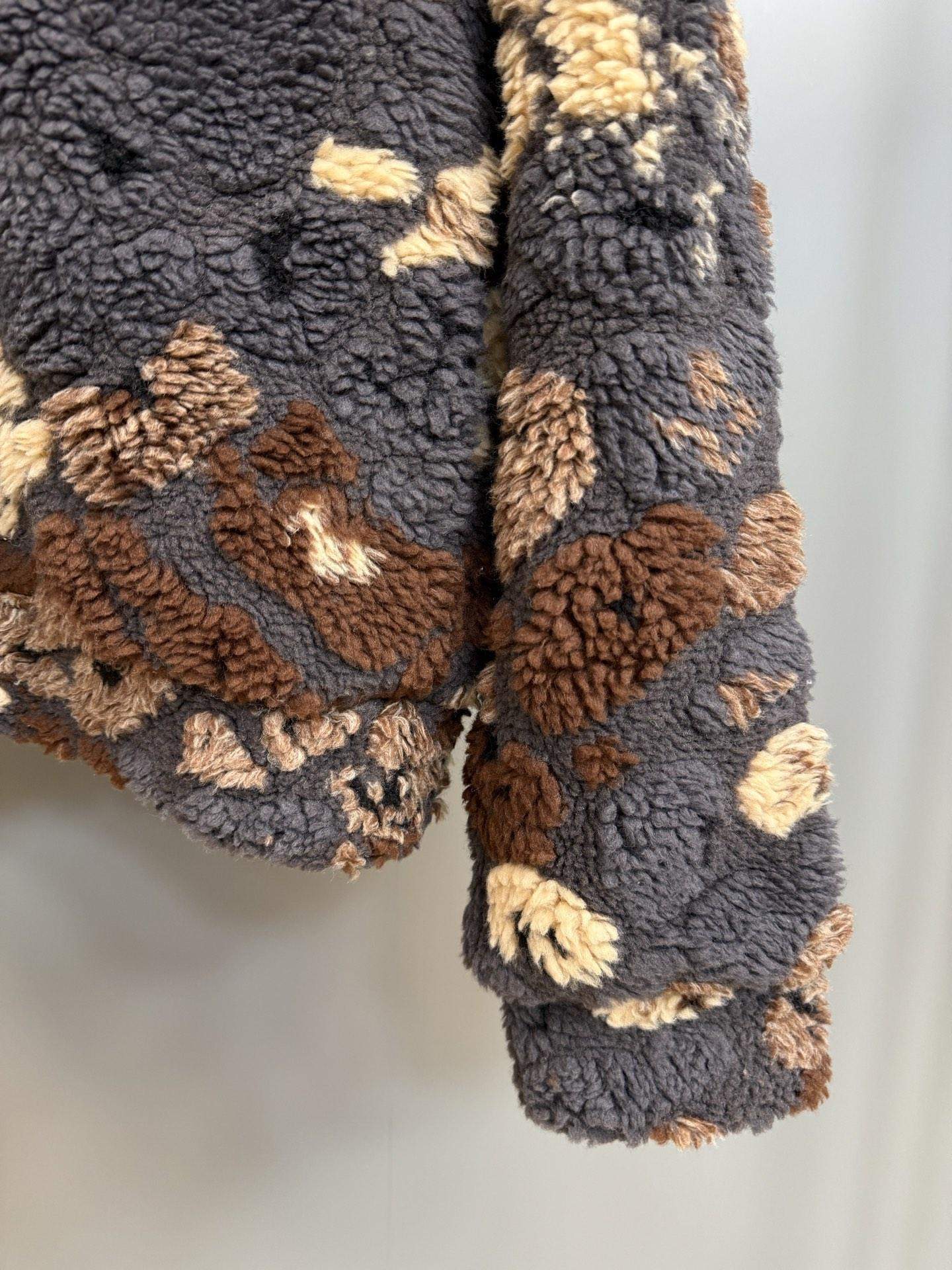 Deluxe Louis Vuitton Reversible Fleece Replica Blouson - Image 7