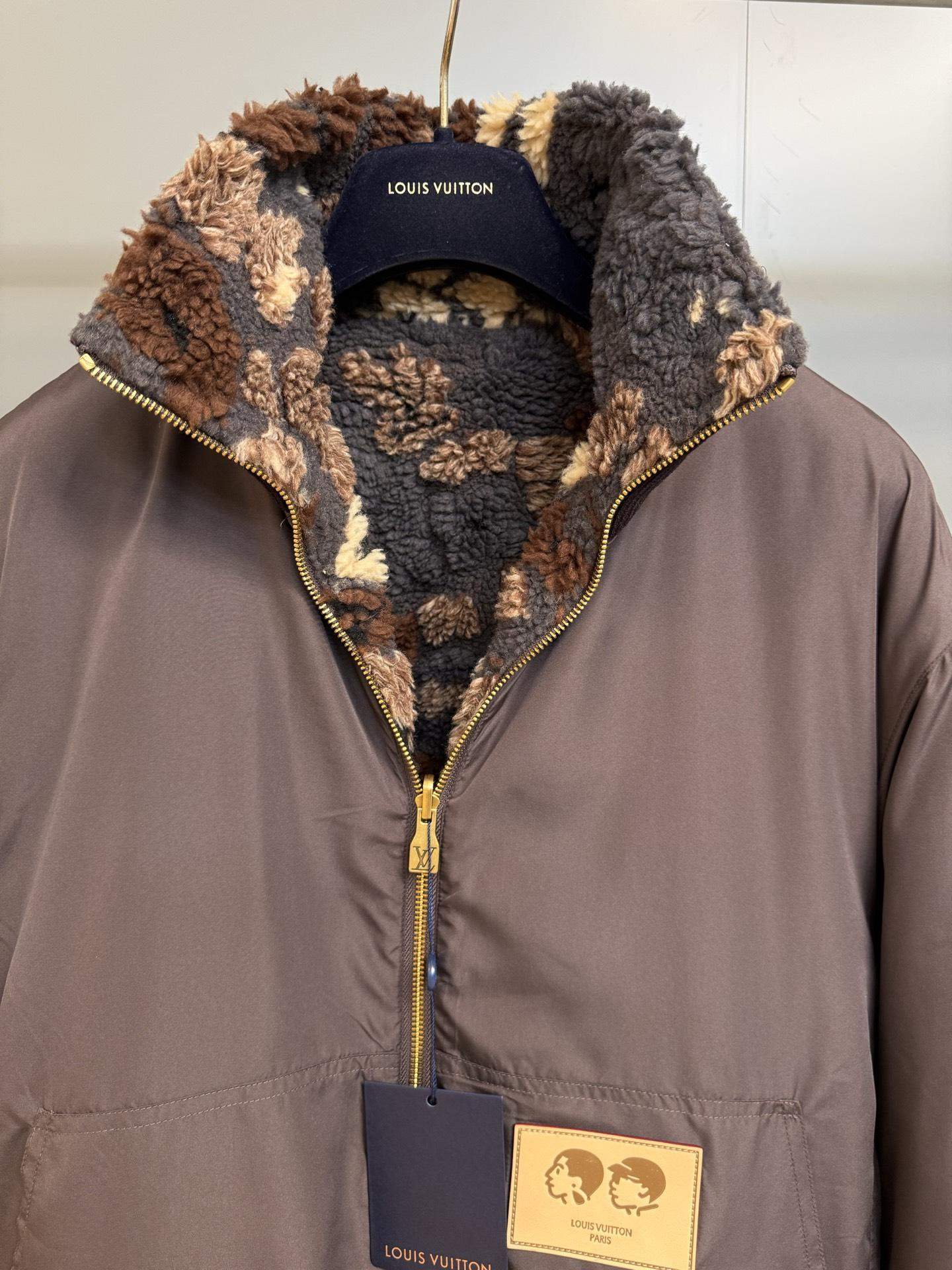 Deluxe Louis Vuitton Reversible Fleece Replica Blouson - Image 5