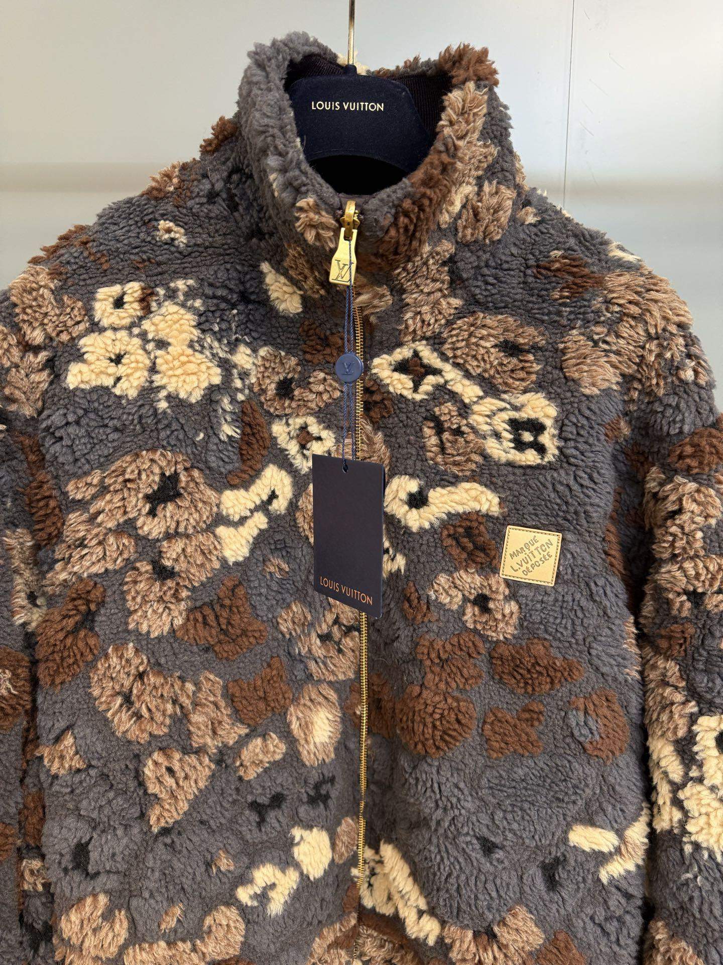 Deluxe Louis Vuitton Reversible Fleece Replica Blouson - Image 4