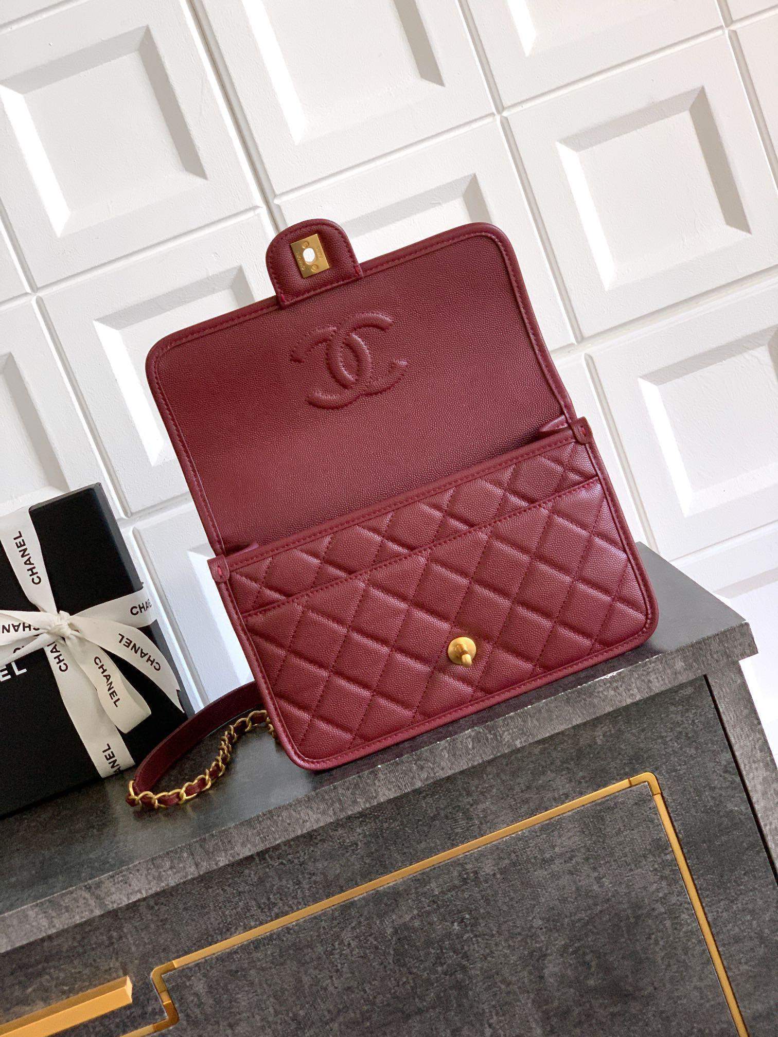 Luxury Replica Flap Bag With Top Handle - Image 4