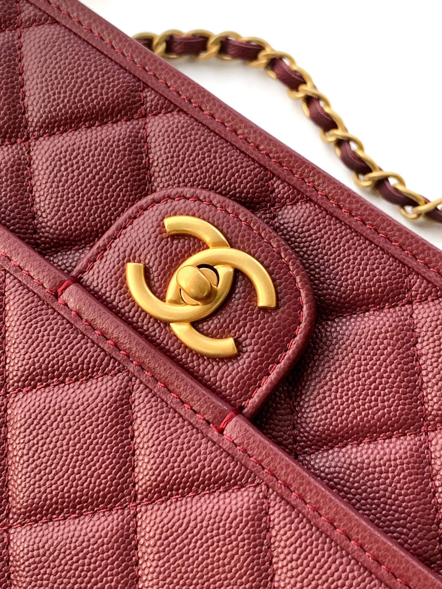 Luxury Replica Flap Bag With Top Handle - Image 7