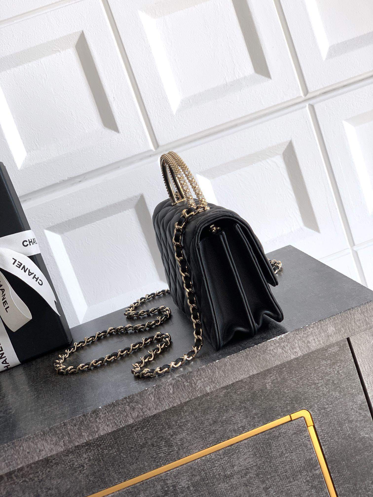 Original Inspired Replica Clutch With Chain - Image 3