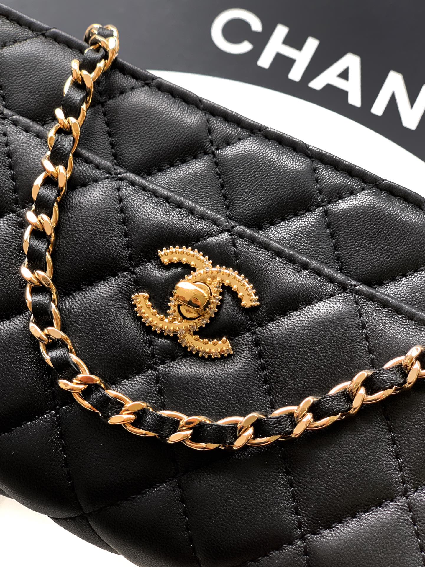 Original Inspired Replica Clutch With Chain - Image 6