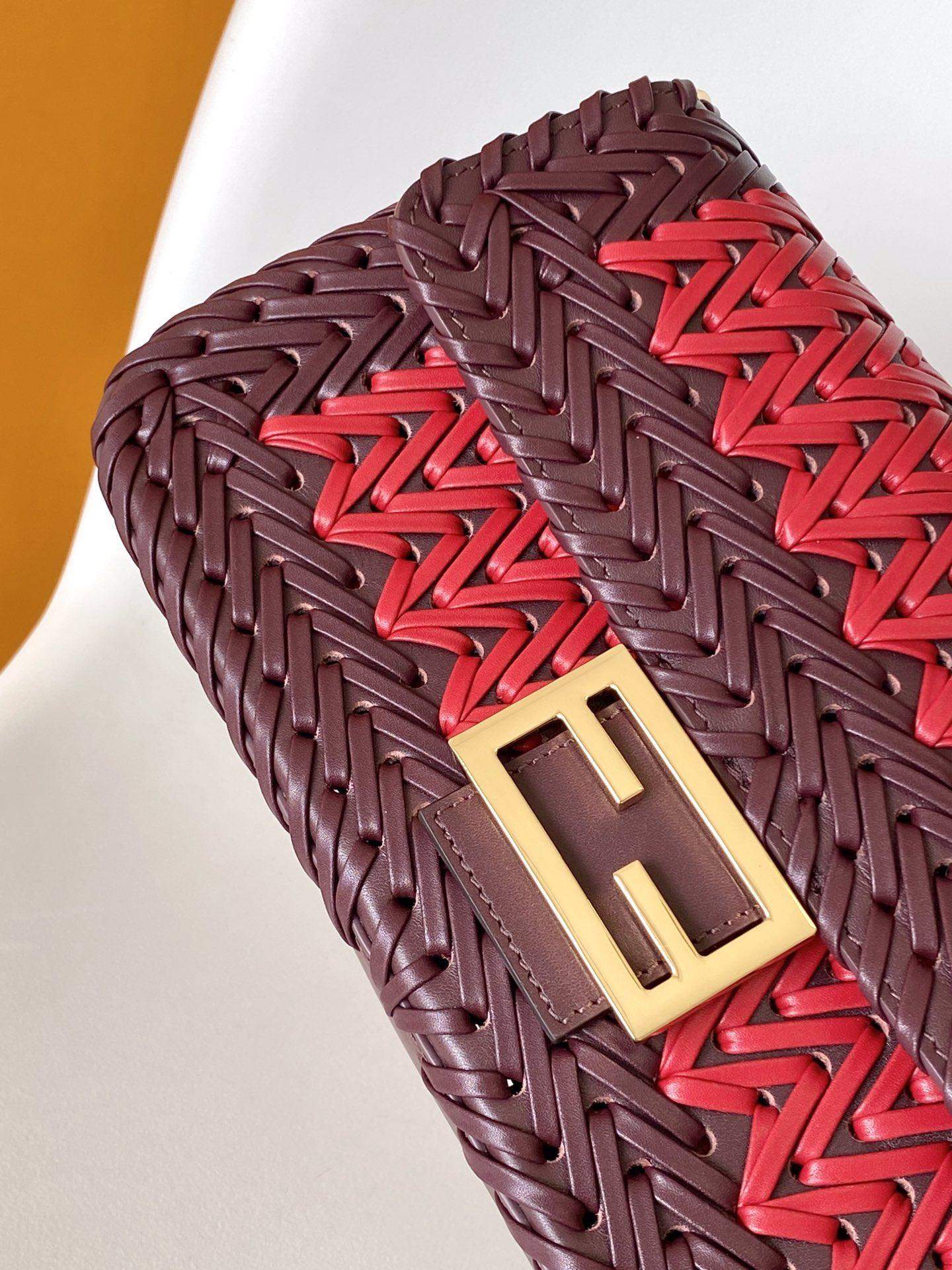 Luxury Fendi Bicolor Braided Baguette Replica Bag - Image 7