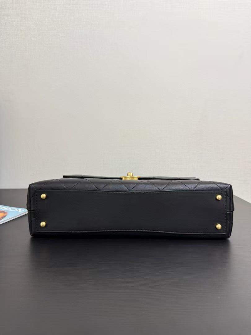 Luxury Maxi Replica Flap Bag With Top Handle - Image 4