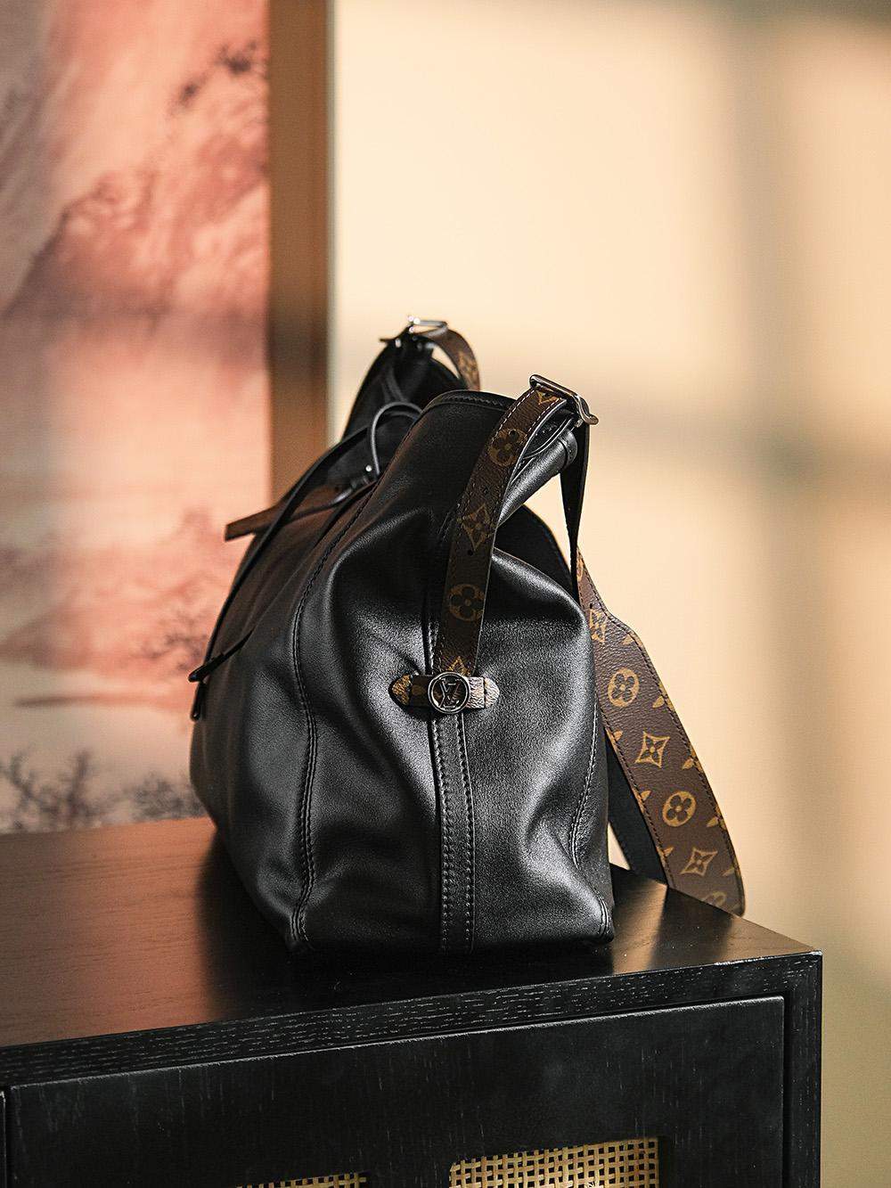 Luxury Replica Louis Vuitton CarryAll Vibe MM - Image 3