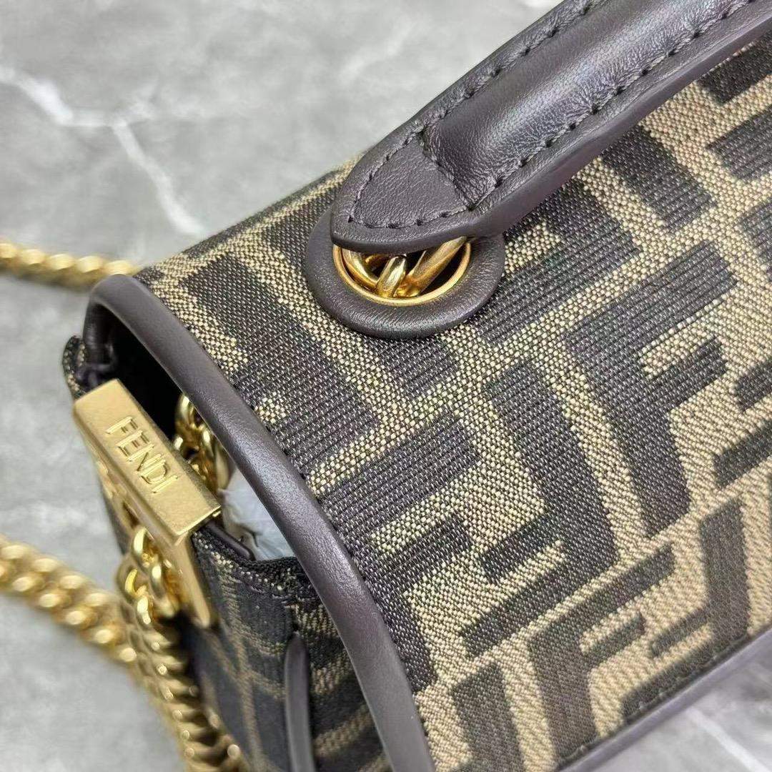 Best Fendi Replica Baguette Chain Midi Bag - Image 5