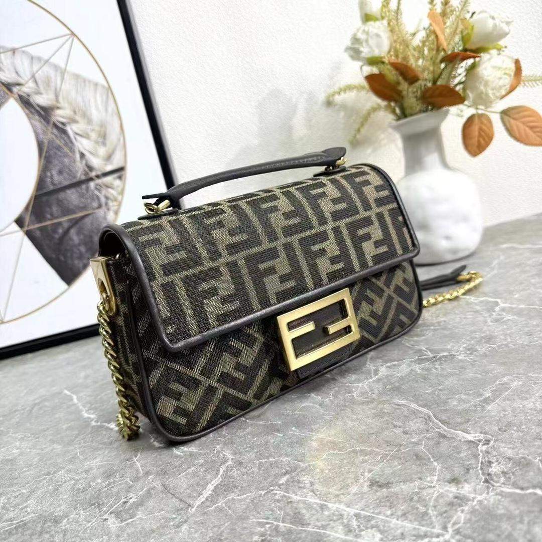 Best Fendi Replica Baguette Chain Midi Bag - Image 3
