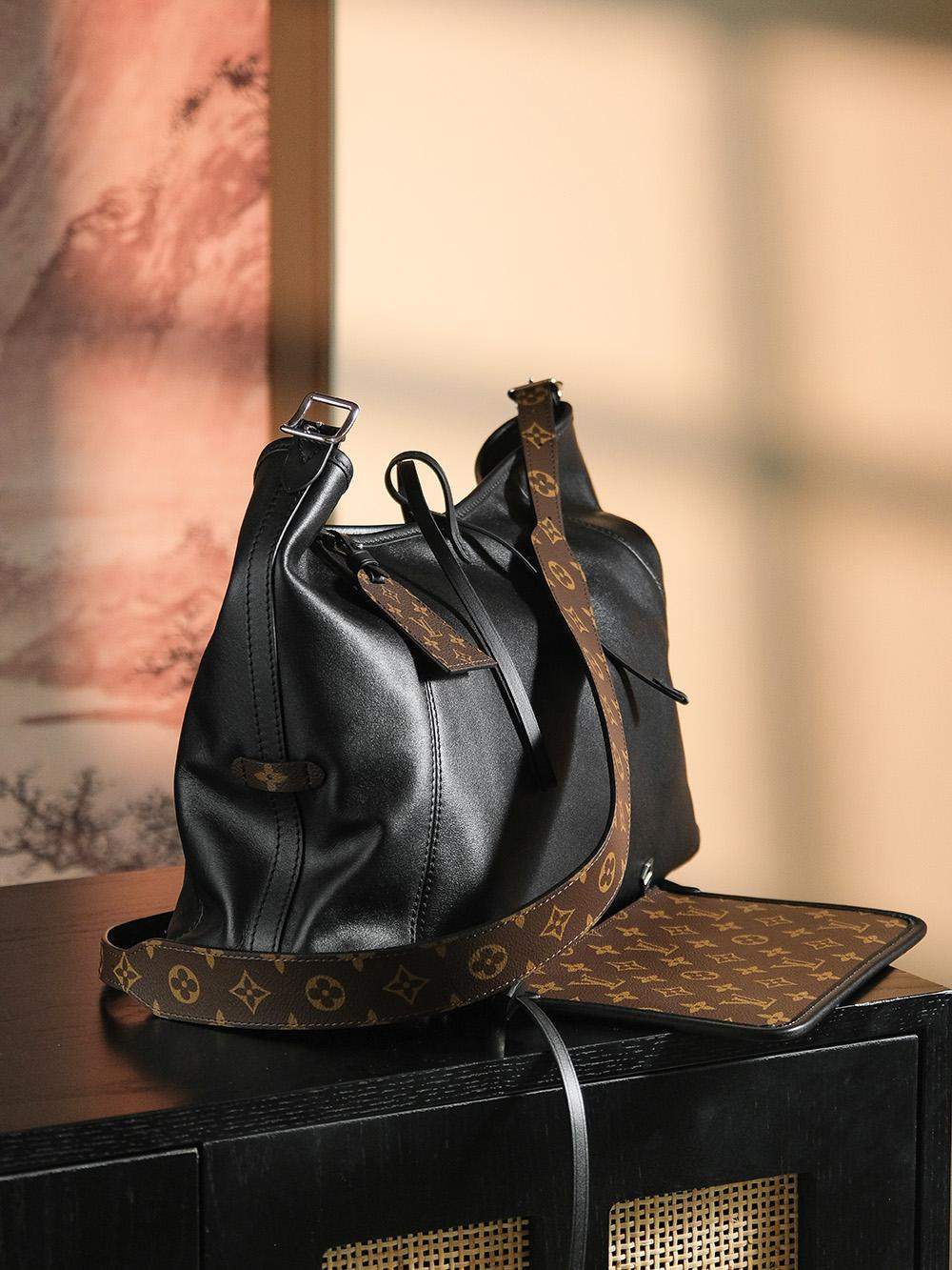 Luxury Replica Louis Vuitton CarryAll Vibe MM - Image 5