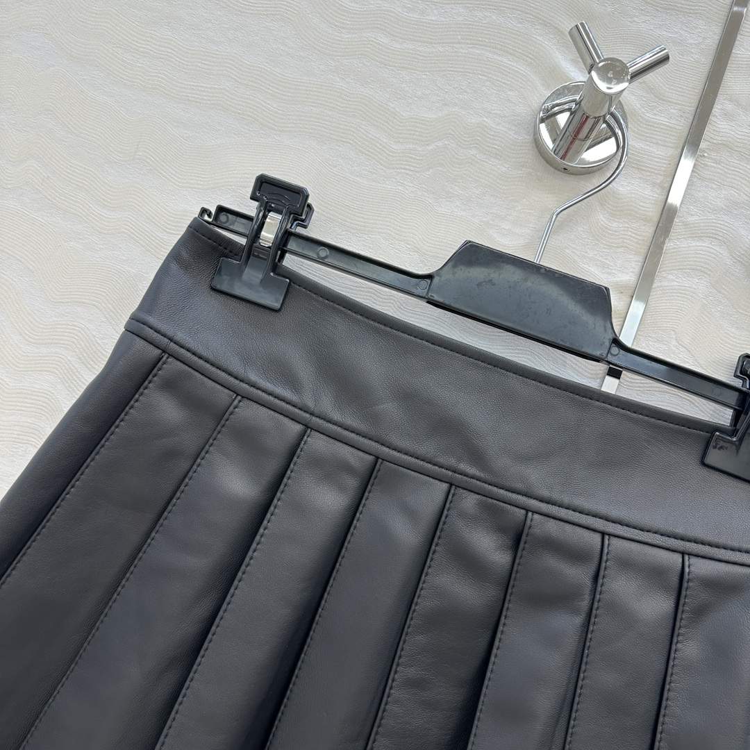 Luxury Replica Celine Mini Kilt Skirt In Soft Lambskin - Image 7