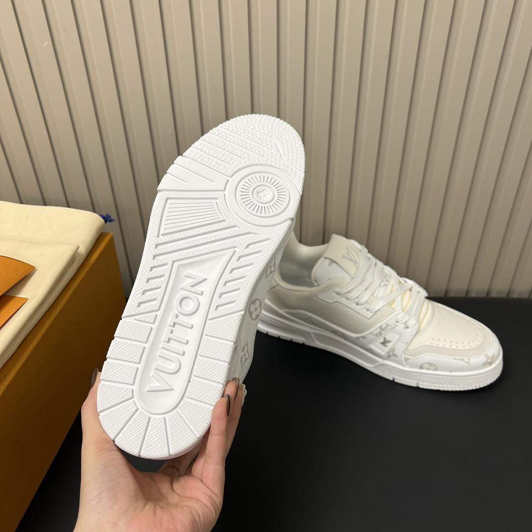 Luxury Replica LV Trainer Sneaker – High-End & Stylish - Image 9