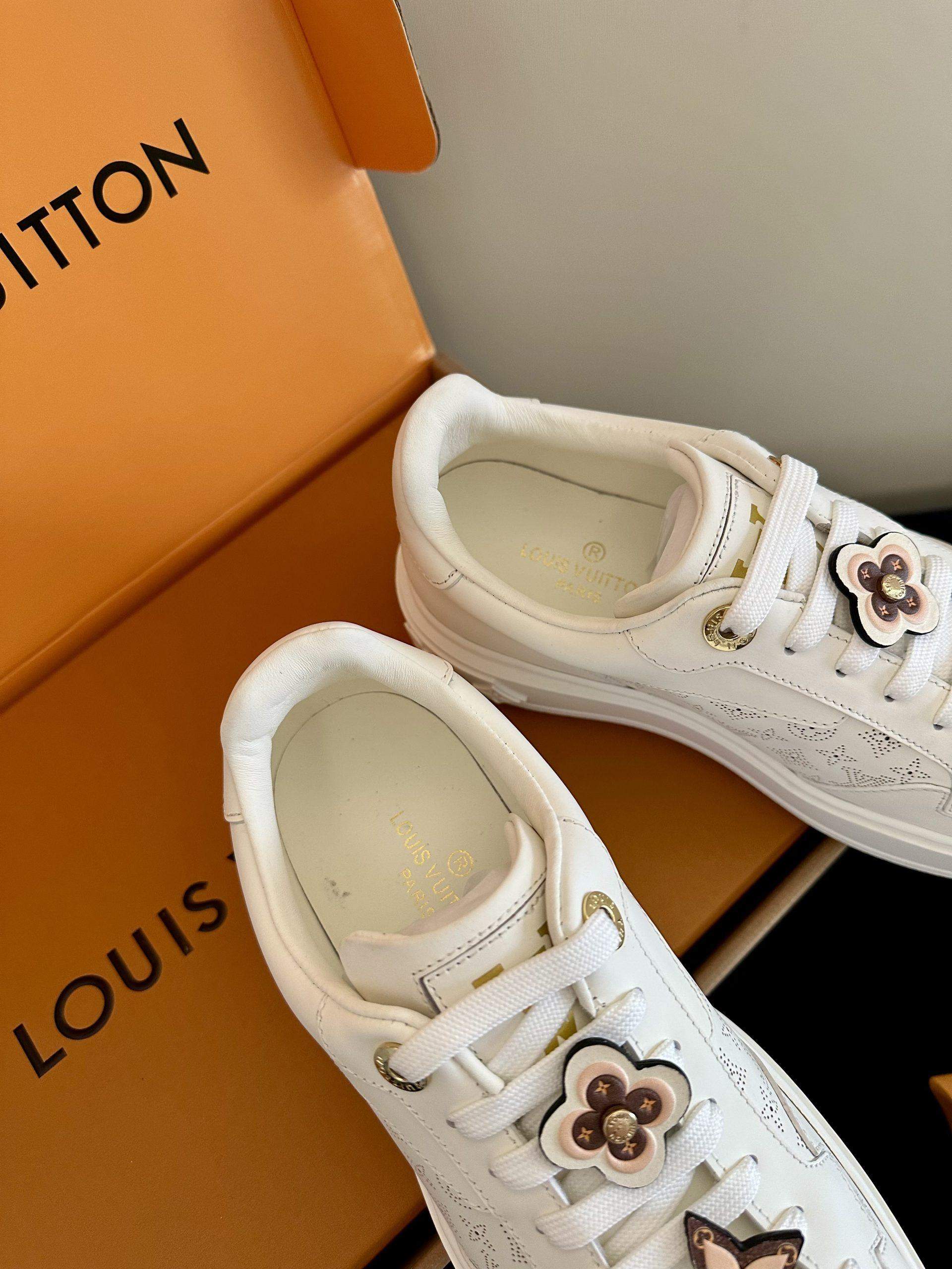 Top Grade Louis Vuitton Time Out Replica Sneaker - Image 6