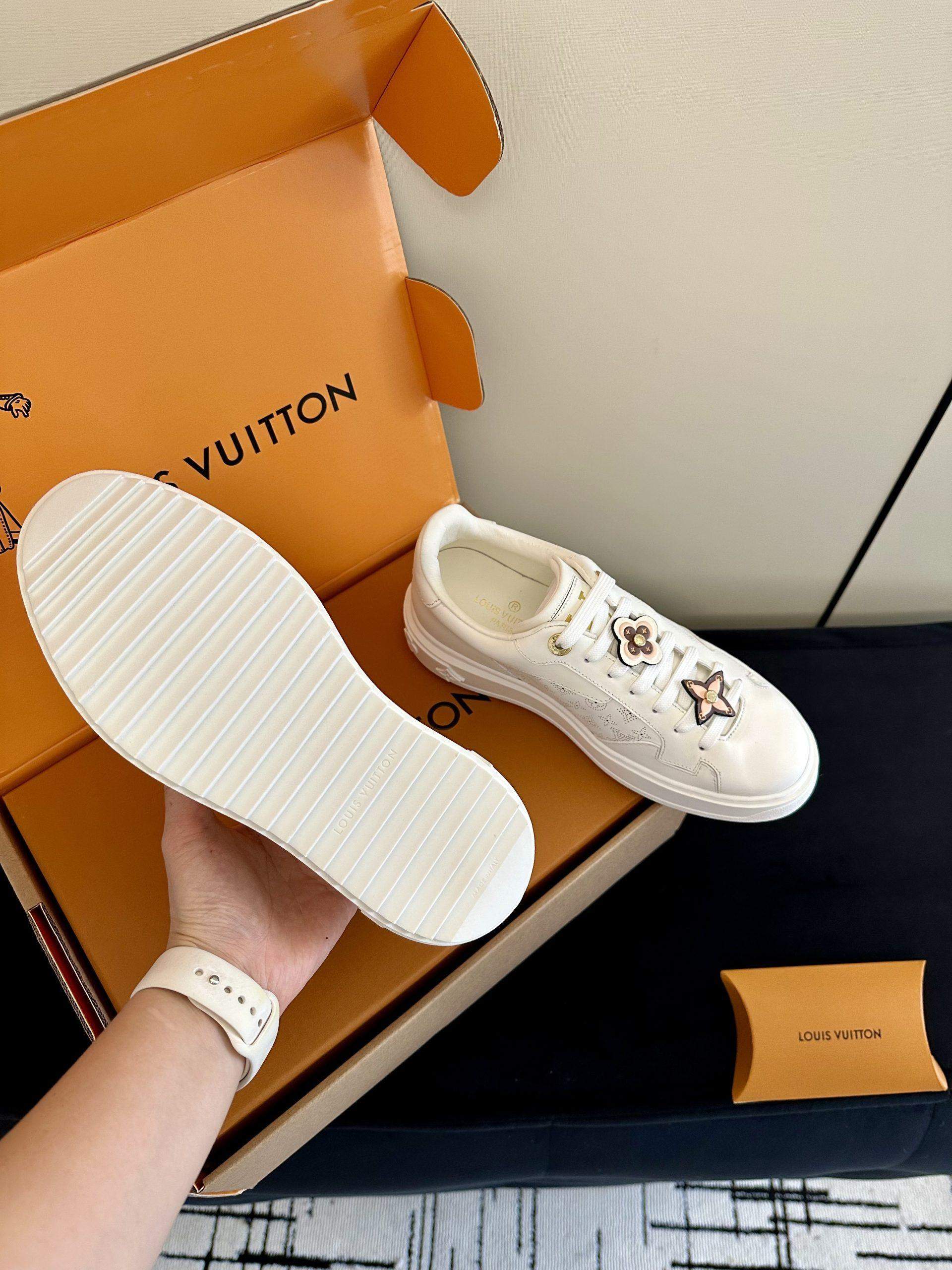 Top Grade Louis Vuitton Time Out Replica Sneaker - Image 9