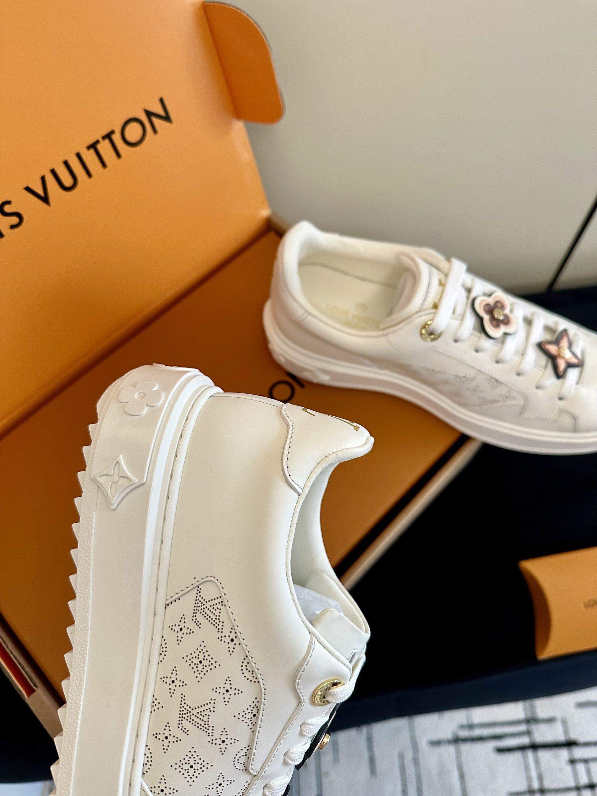Top Grade Louis Vuitton Time Out Replica Sneaker - Image 7