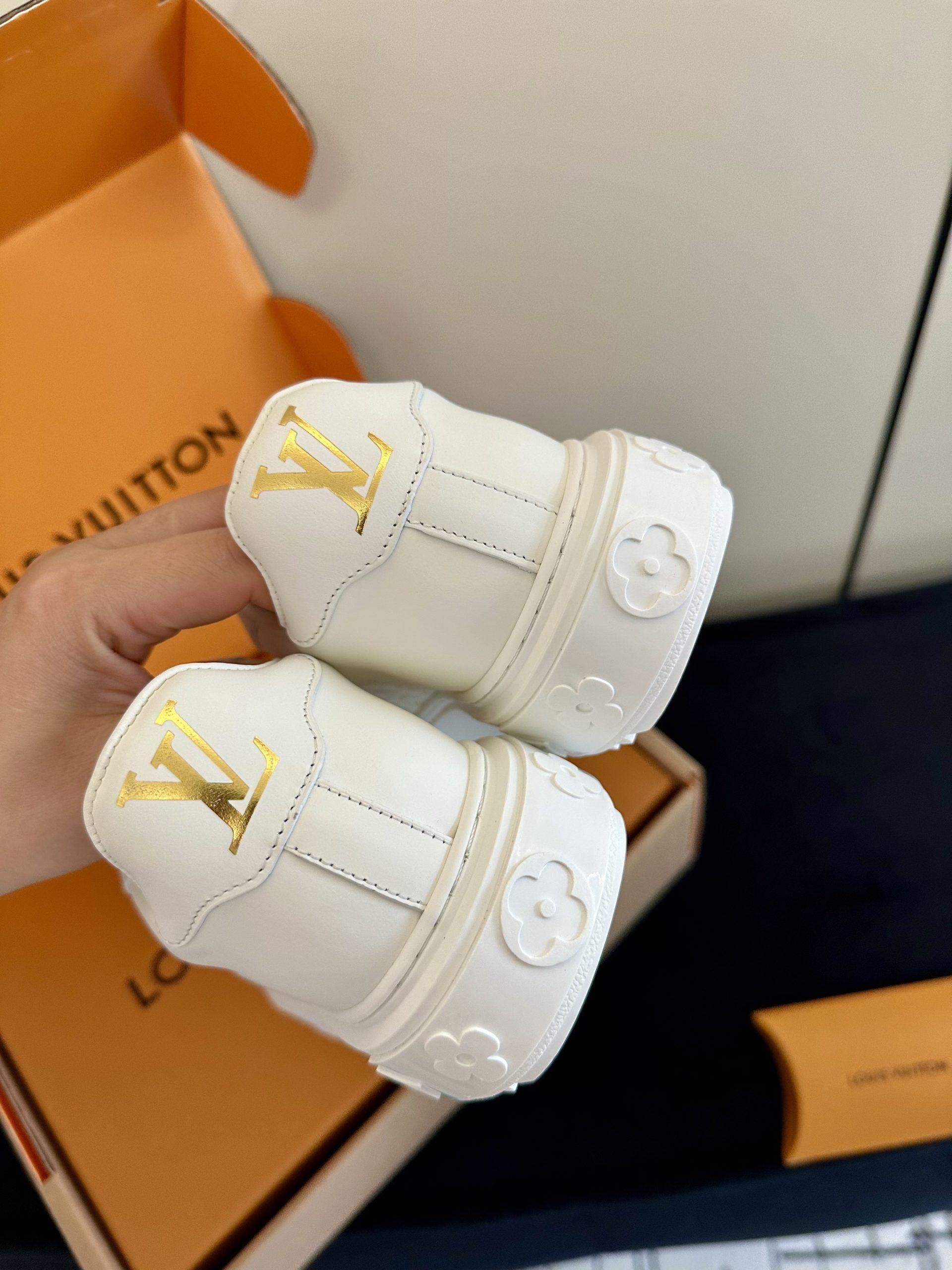 Top Grade Louis Vuitton Time Out Replica Sneaker - Image 8