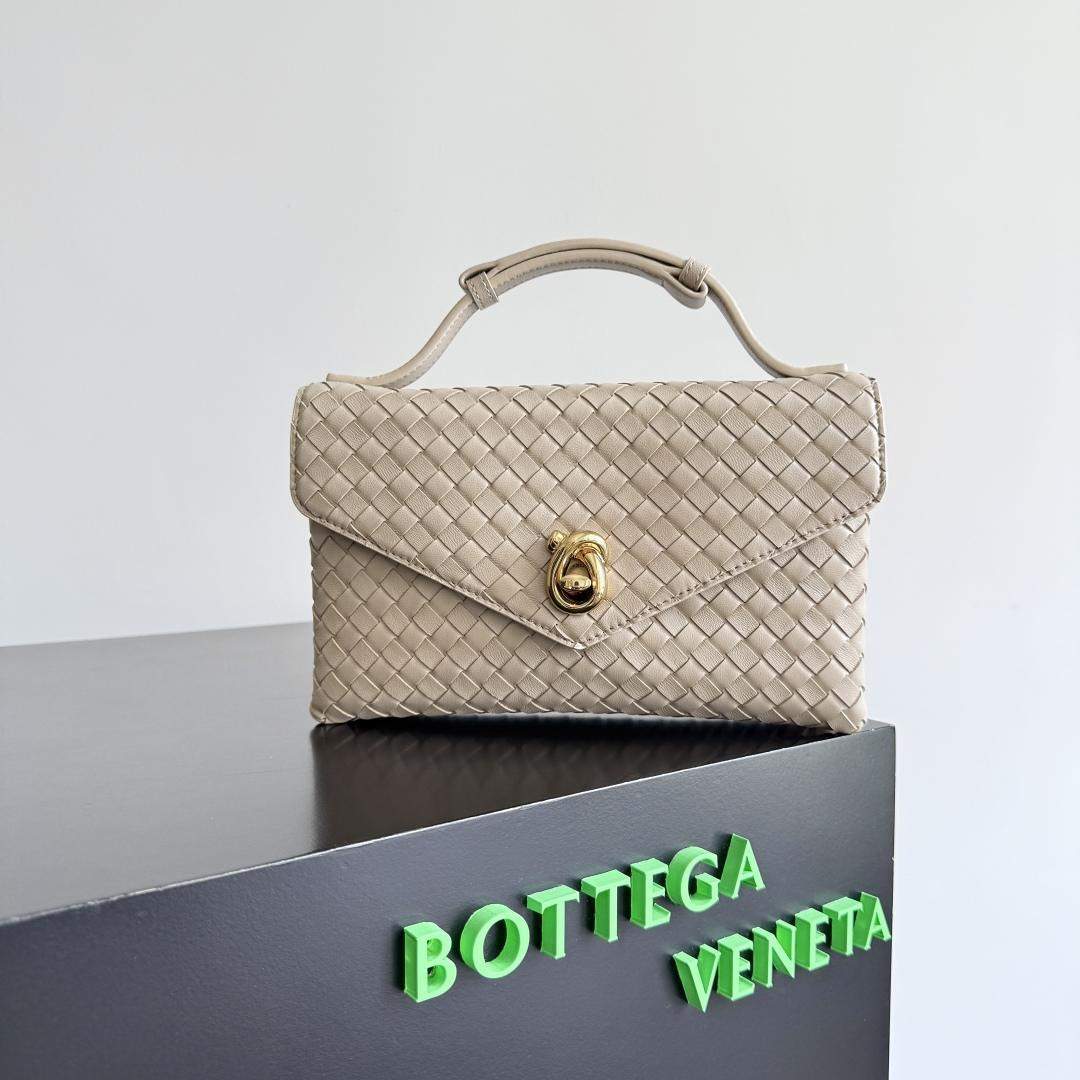 Luxury Replica Bottega Veneta Knot Lock