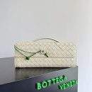 Finest Bottega Veneta Andiamo Replica Clutch - White