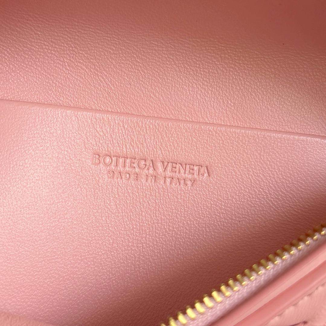 Deluxe Bottega Veneta Small Soft Replica Vanity - Image 9