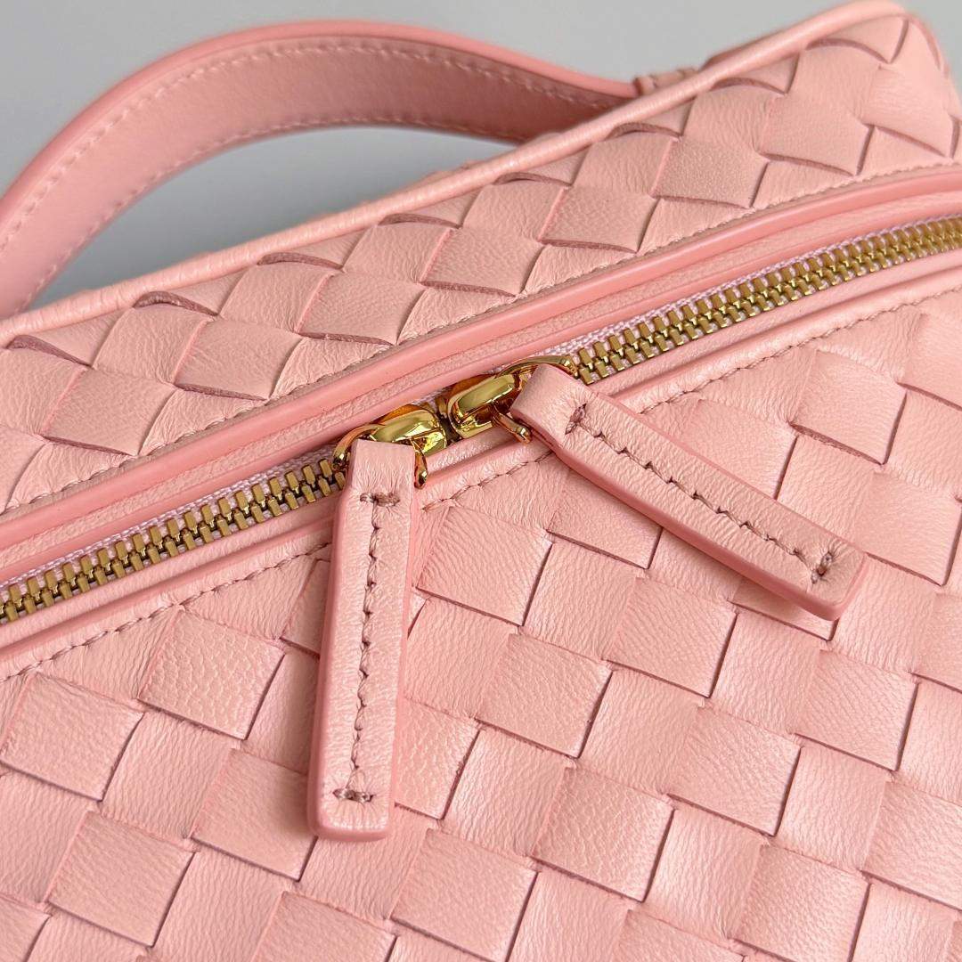 Deluxe Bottega Veneta Small Soft Replica Vanity - Image 7