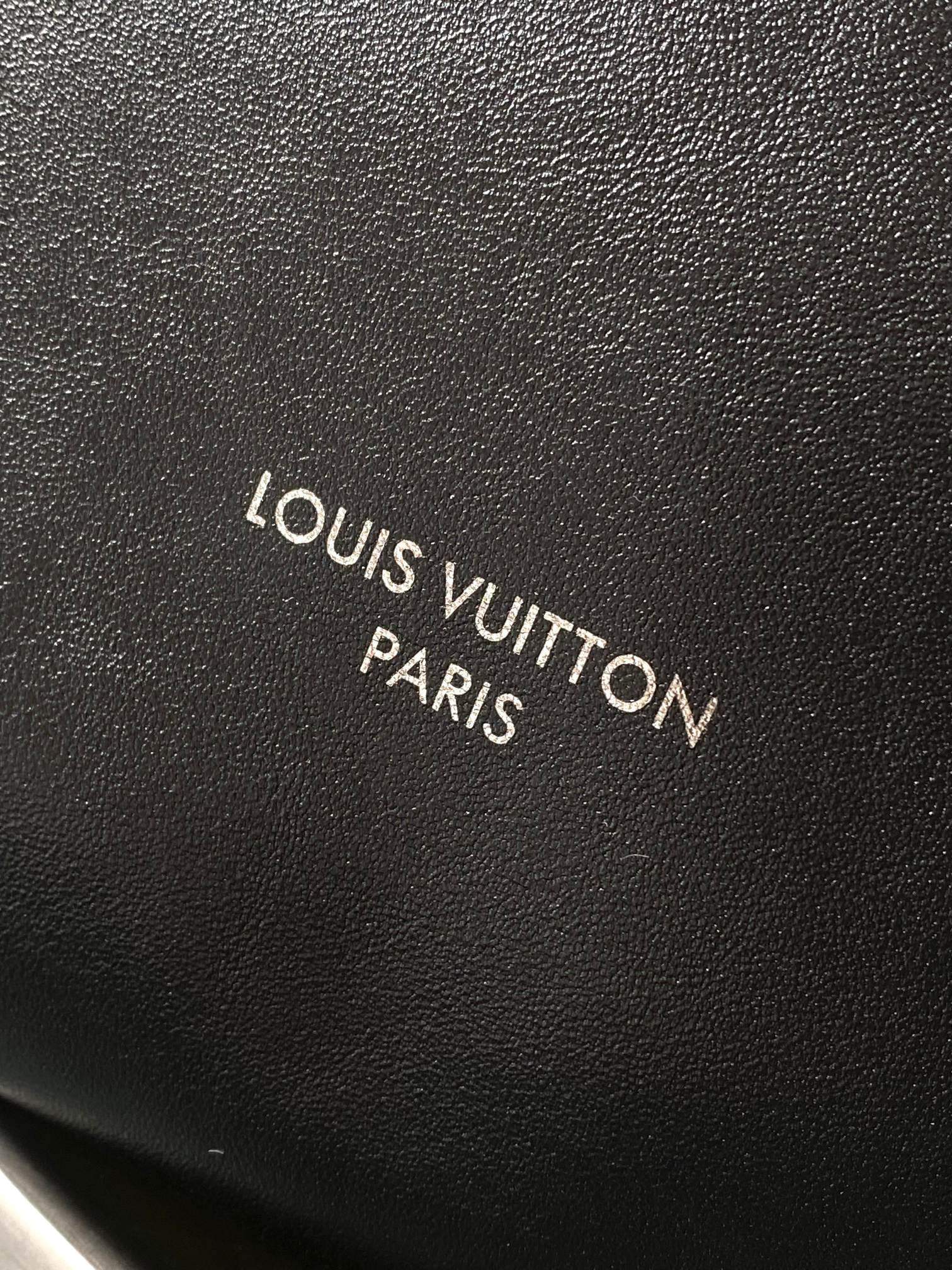 Elite Louis Vuitton Carry All Replica Travel Bag - Image 12