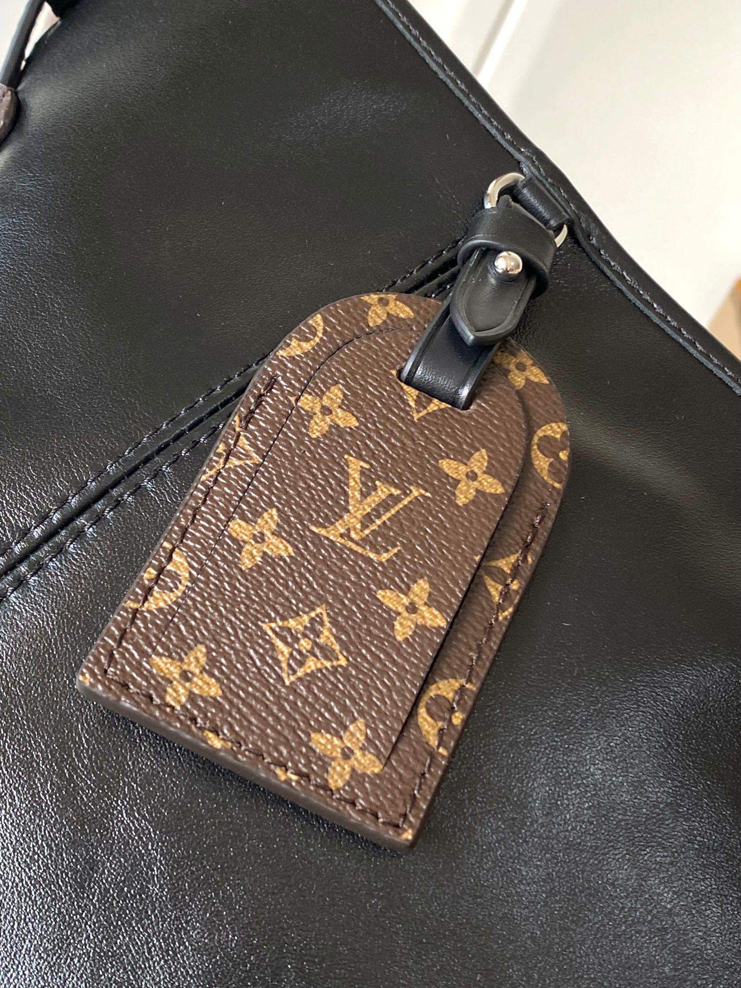 Elite Louis Vuitton Carry All Replica Travel Bag - Image 7