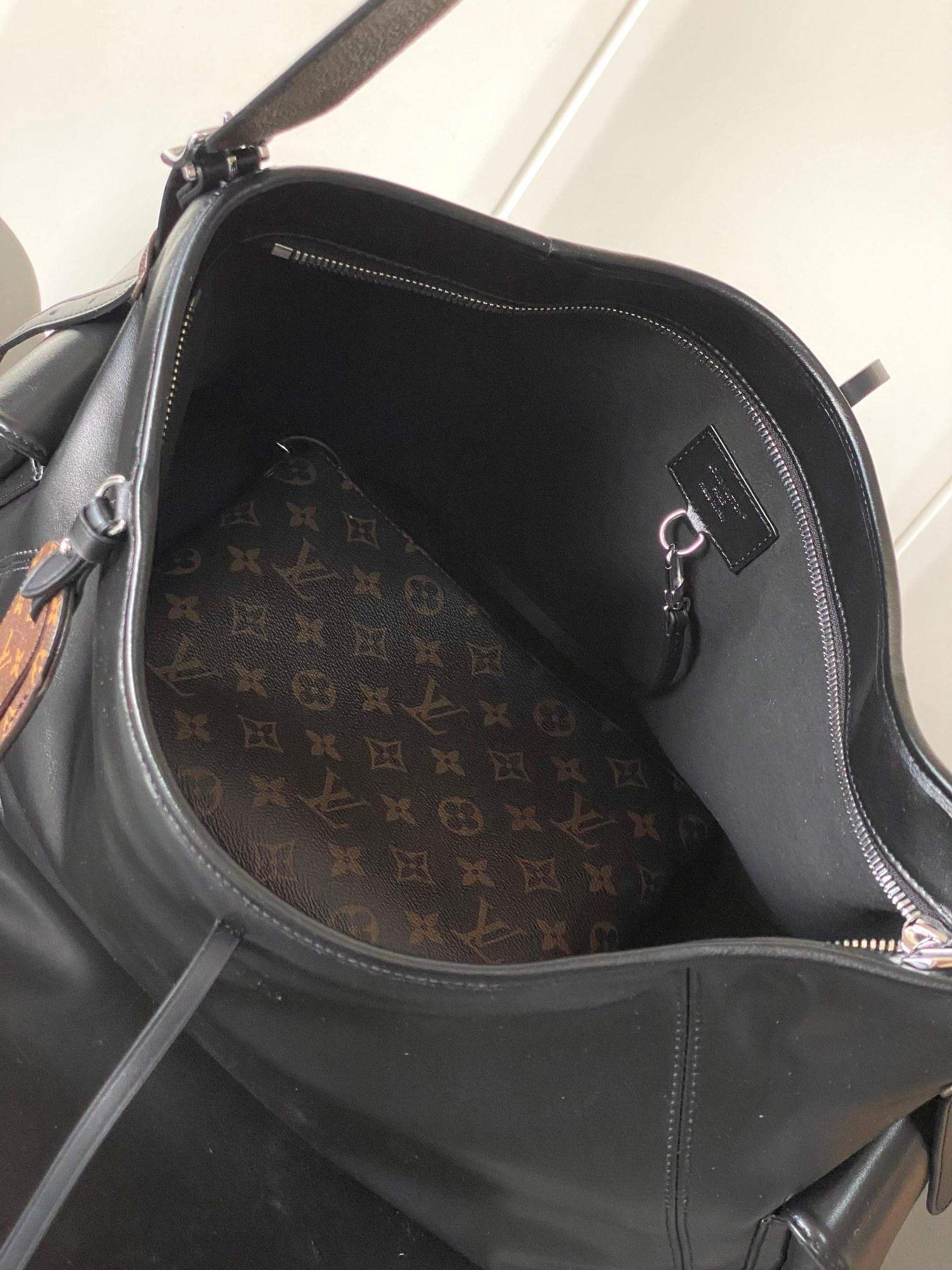 Elite Louis Vuitton Carry All Replica Travel Bag - Image 5