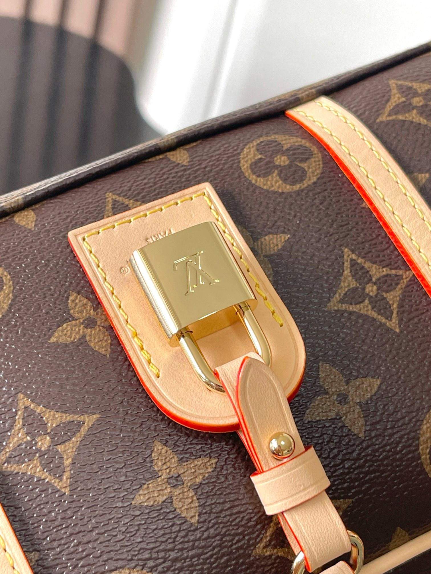 Deluxe Louis Vuitton Hang On Replica Bag - Image 7