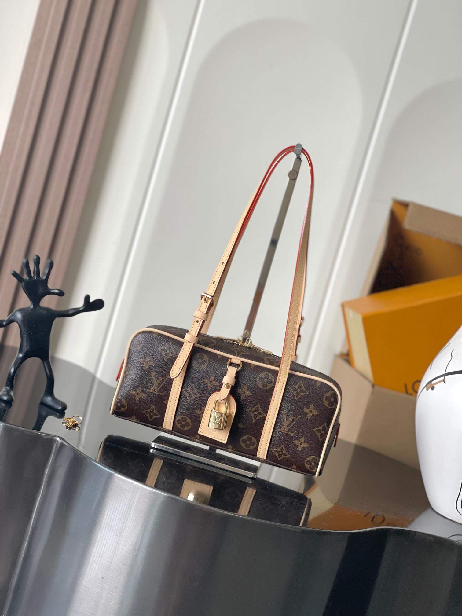 Deluxe Louis Vuitton Hang On Replica Bag