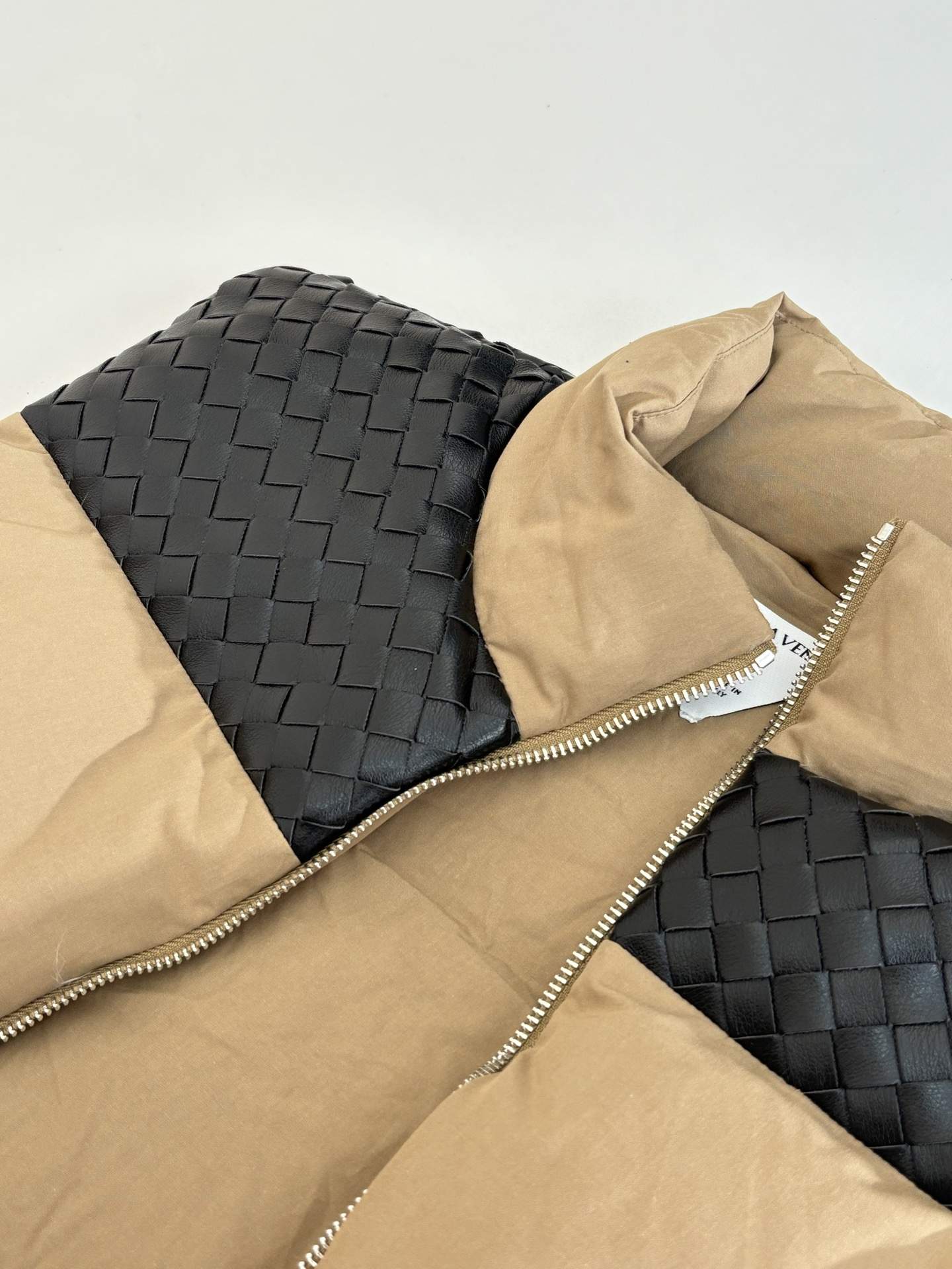 Finest Bottega Veneta Frosted Poplin Puffer Replica Gilet - Image 3